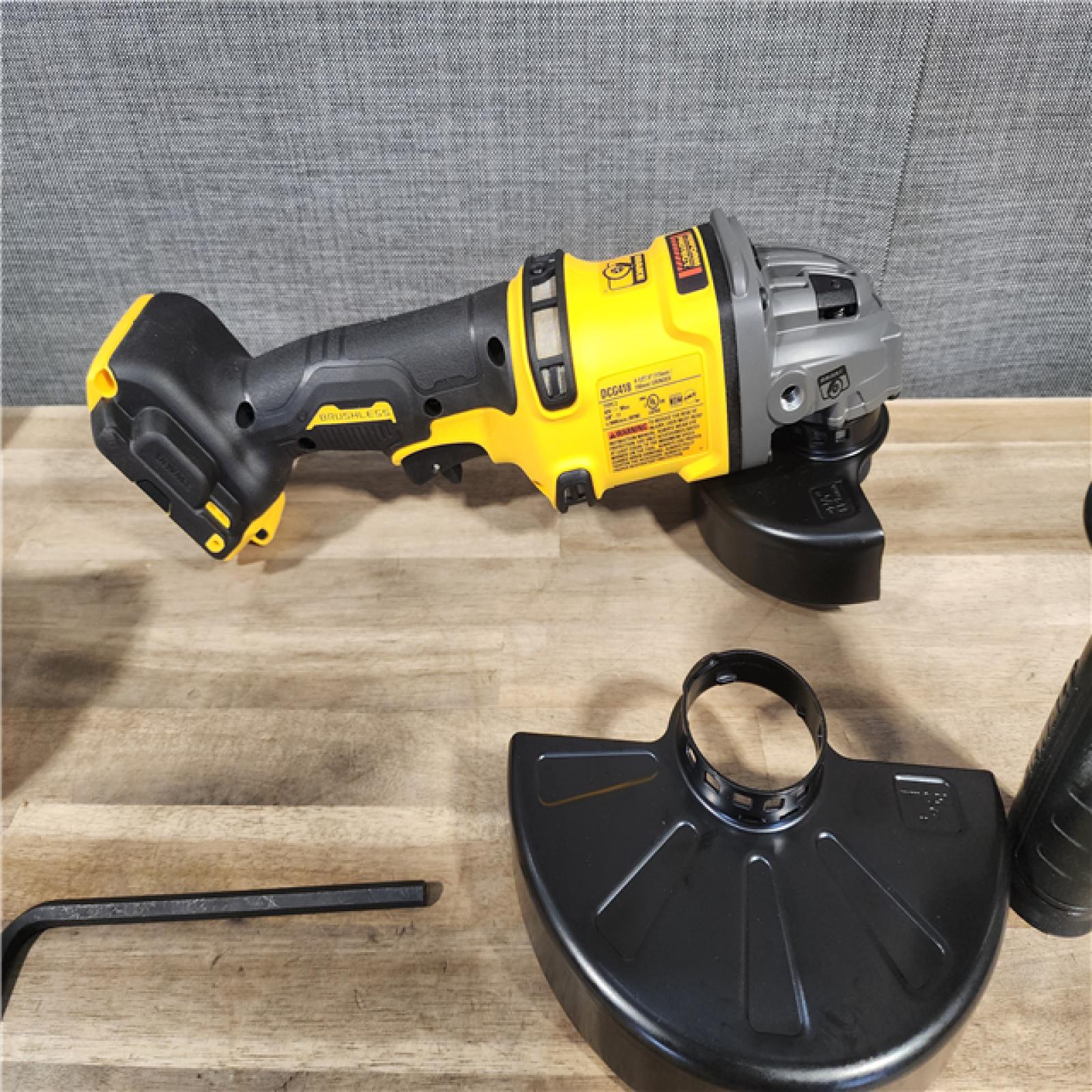 HOUSTON LOCATION - AS-IS (APPEARS LIKE NEW) DeWalt Flexvolt 60V Max Cordless Grinder 4.5 in KIT W/ (2) 9.0 AH BATTERY & CHARGER (115-DCG418X2)