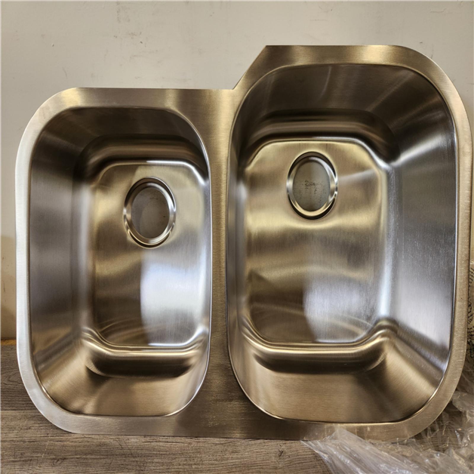 Phoenix Location NEW Seasons Stainless Steel Undermount 31 18G Double Bowl Offset Sink Pallet (12 Total) SEALED