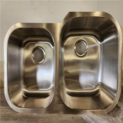 Phoenix Location NEW Seasons Stainless Steel Undermount 31 18G Double Bowl Offset Sink Pallet (12 Total) SEALED