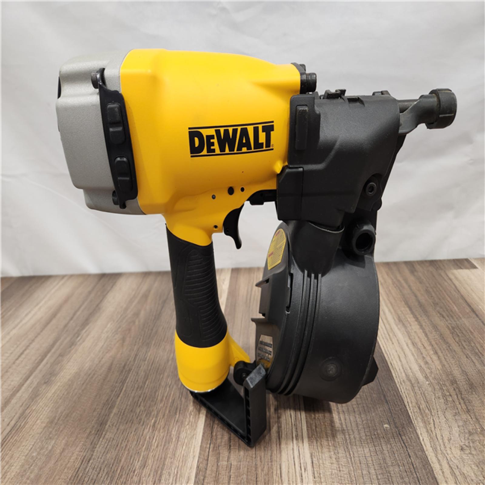 LIKE NEW! - DEWALT 2-1/2 Inch 15 Degree Coil Siding and Fencing Nailer