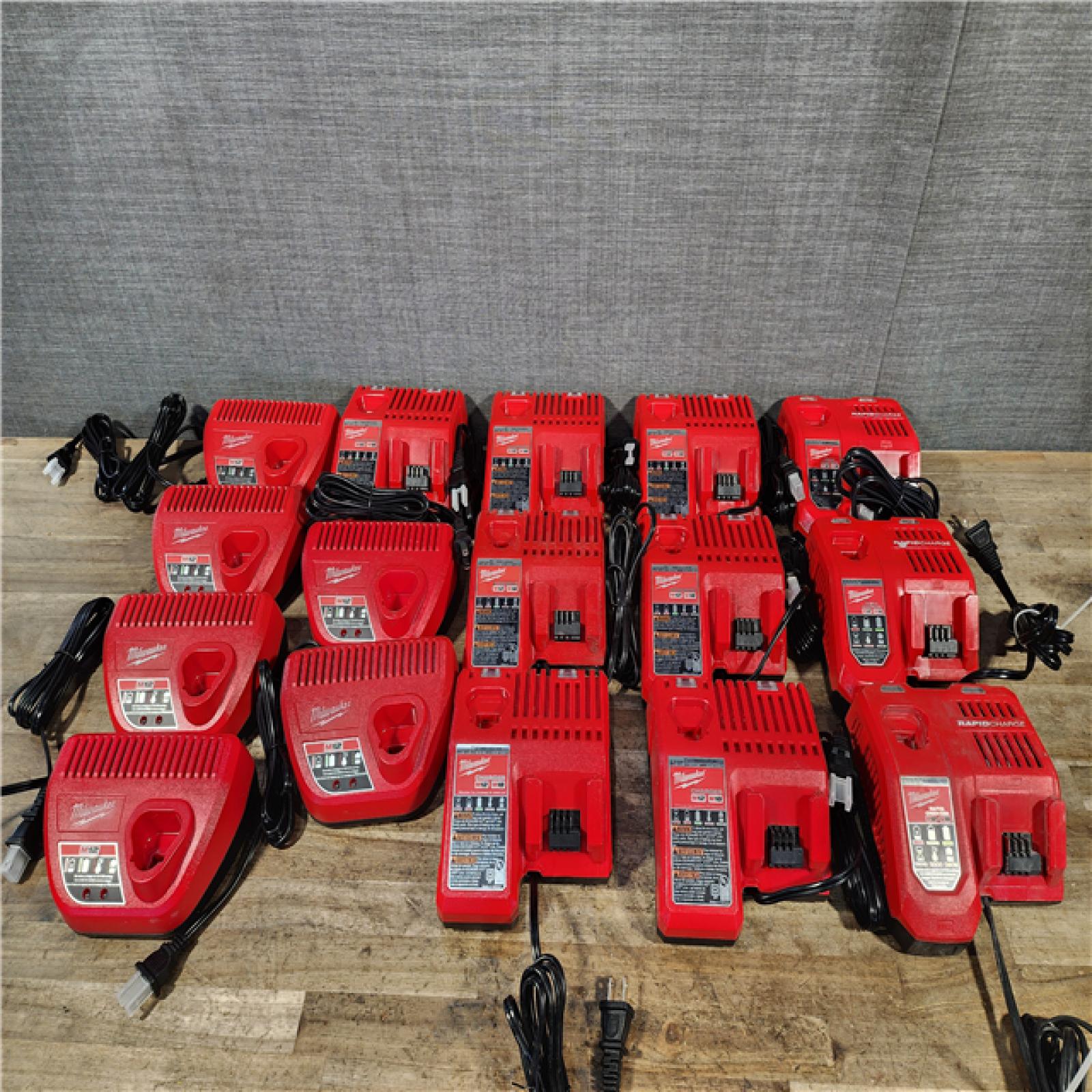 HOUSTON LOCATION - AS-IS MILWAUKEE BATTERY CHARGER PACK QTY - 16