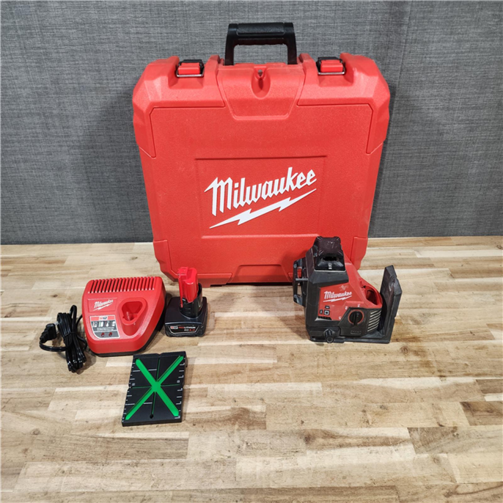 HOUSTON LOCATION - AS-IS Milwaukee 12-Volt Lithium-Ion Cordless Green 250 ft. 3-Plane Laser Level Kit