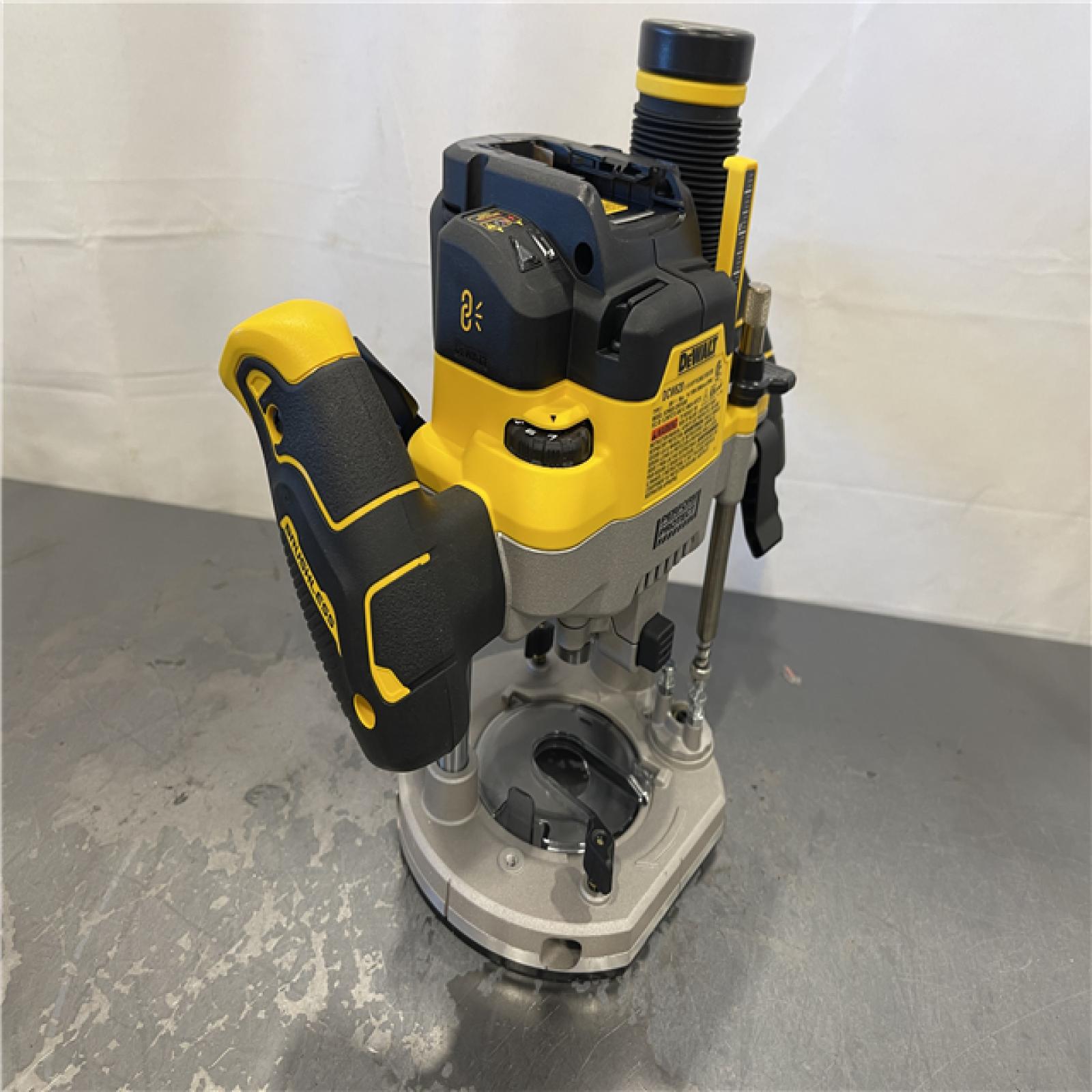 AS-IS - Dewalt 20V MAX XR 2-1/4 Peak HP Brushless Cordless Plunge Router
