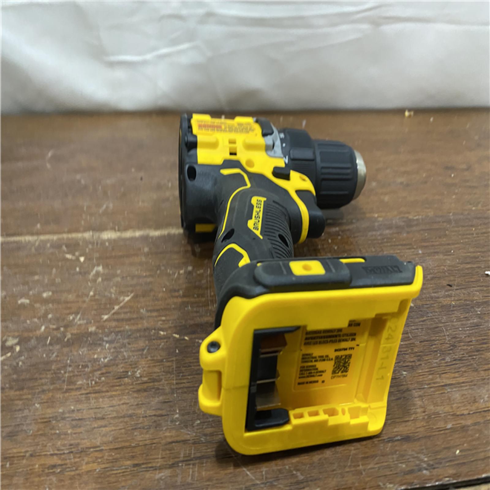 AS-IS DEWALT ATOMIC COMPACT SERIES 20V MAX* Brushless Cordless 1/2 Drill/Driver Kit