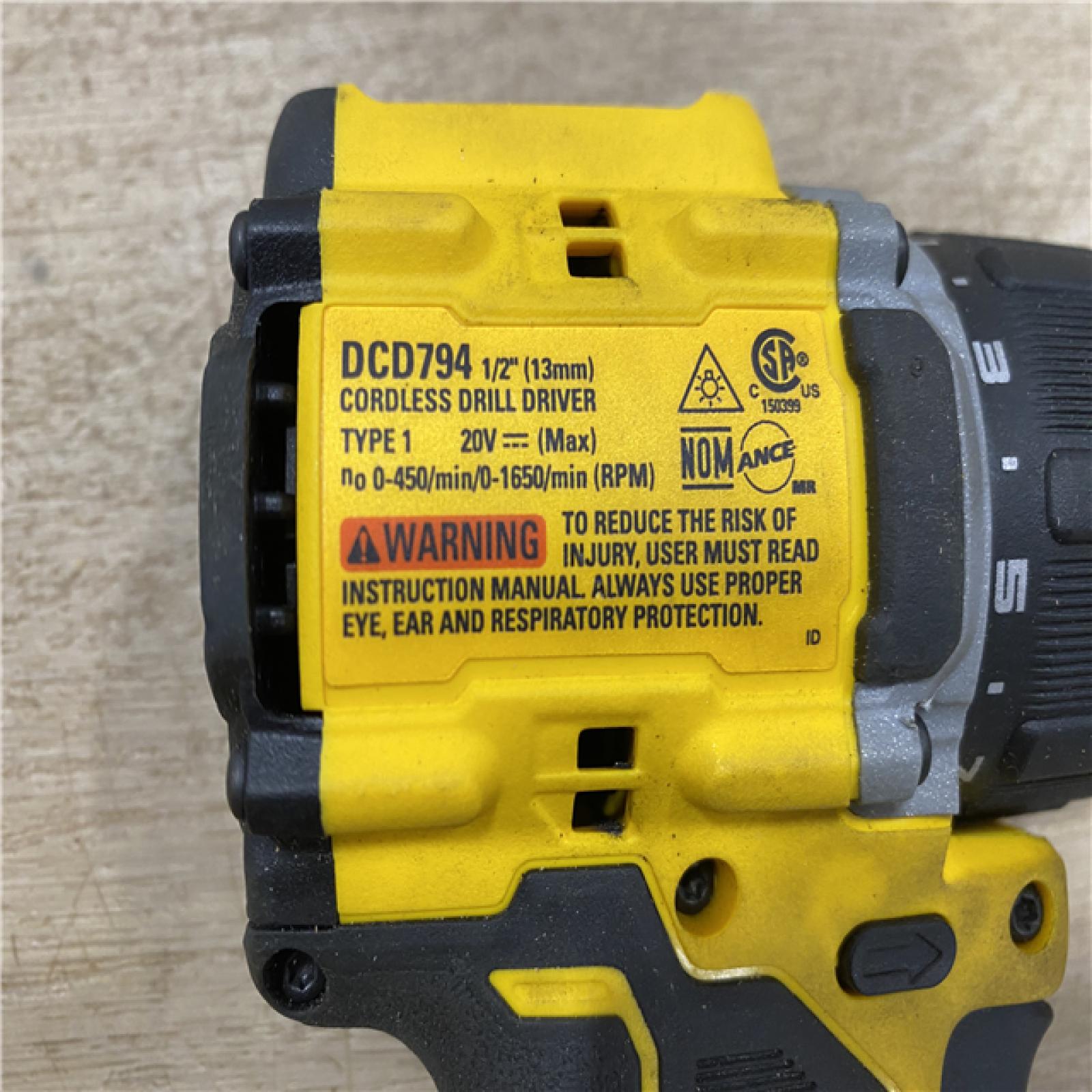 AS-IS DEWALT ATOMIC 20-Volt MAX Lithium-Ion Cordless Combo Kit