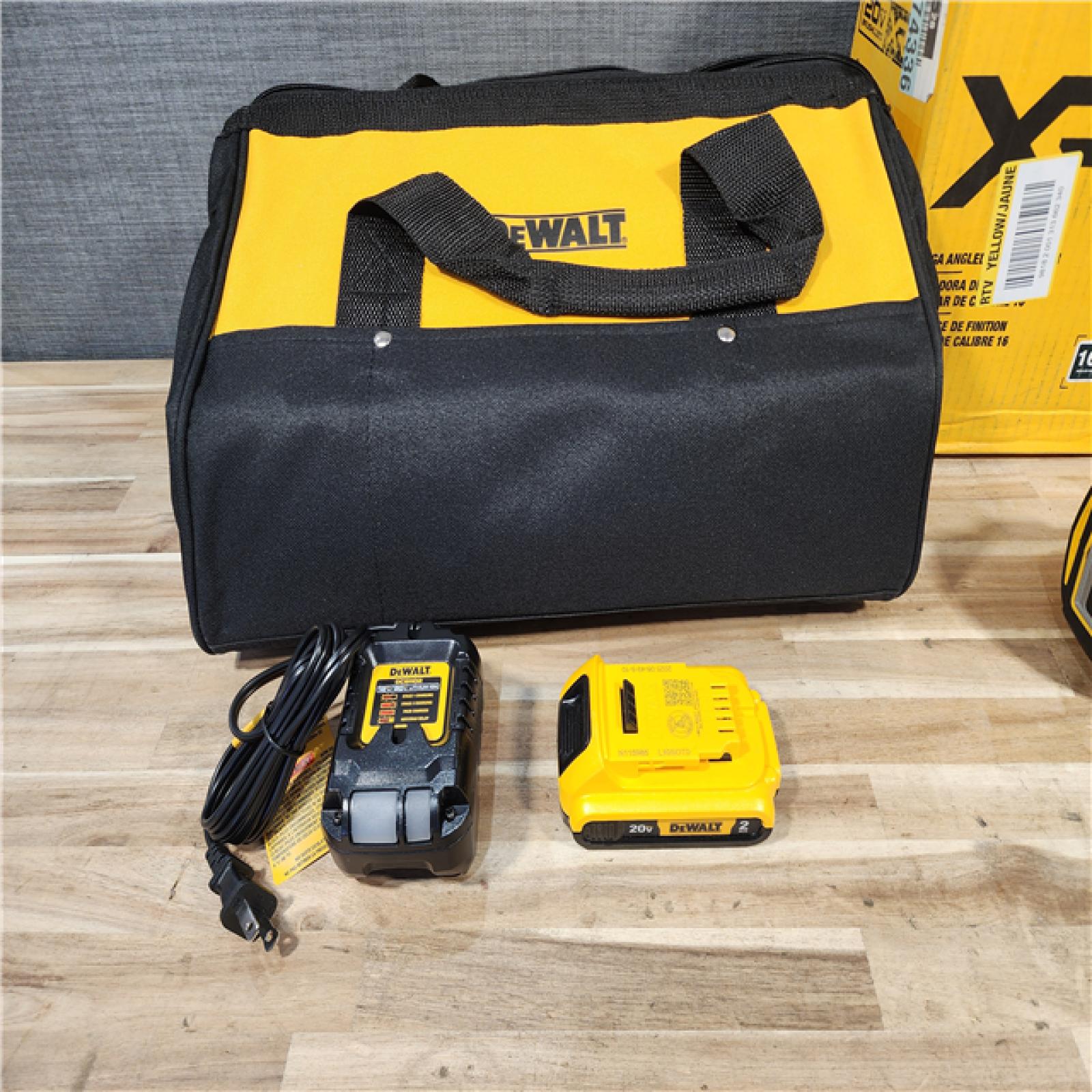 HOUSTON LOCATION - AS-IS DEWALT 20V MAX XR 16-Gauge Electric Cordless Angled Finishing Nailer Kit