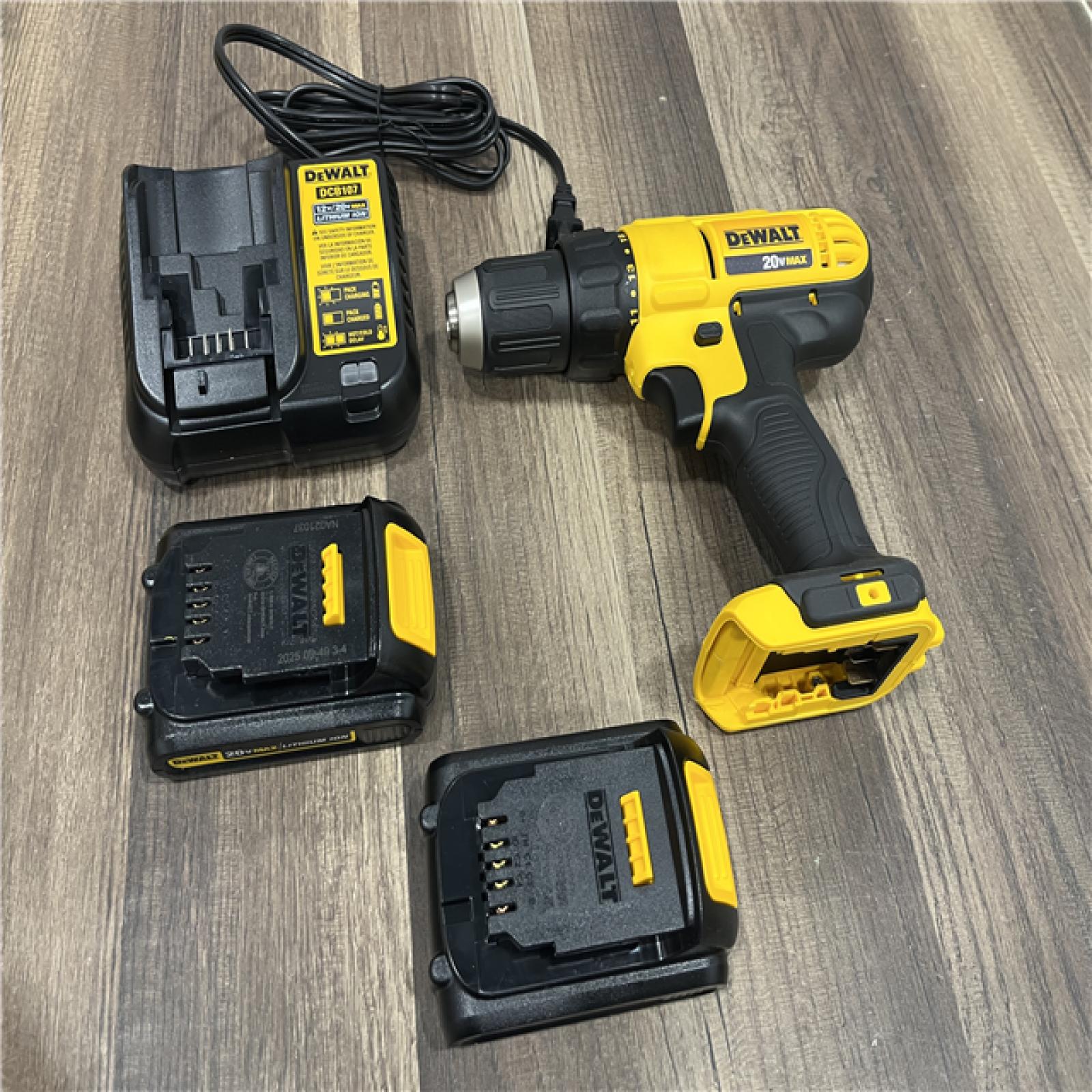 GOOD DEWALT 20V MAX Cordless 1/2 in. Drill/Driver, (2) 20V 1.3Ah Batteries, Charger and Bag