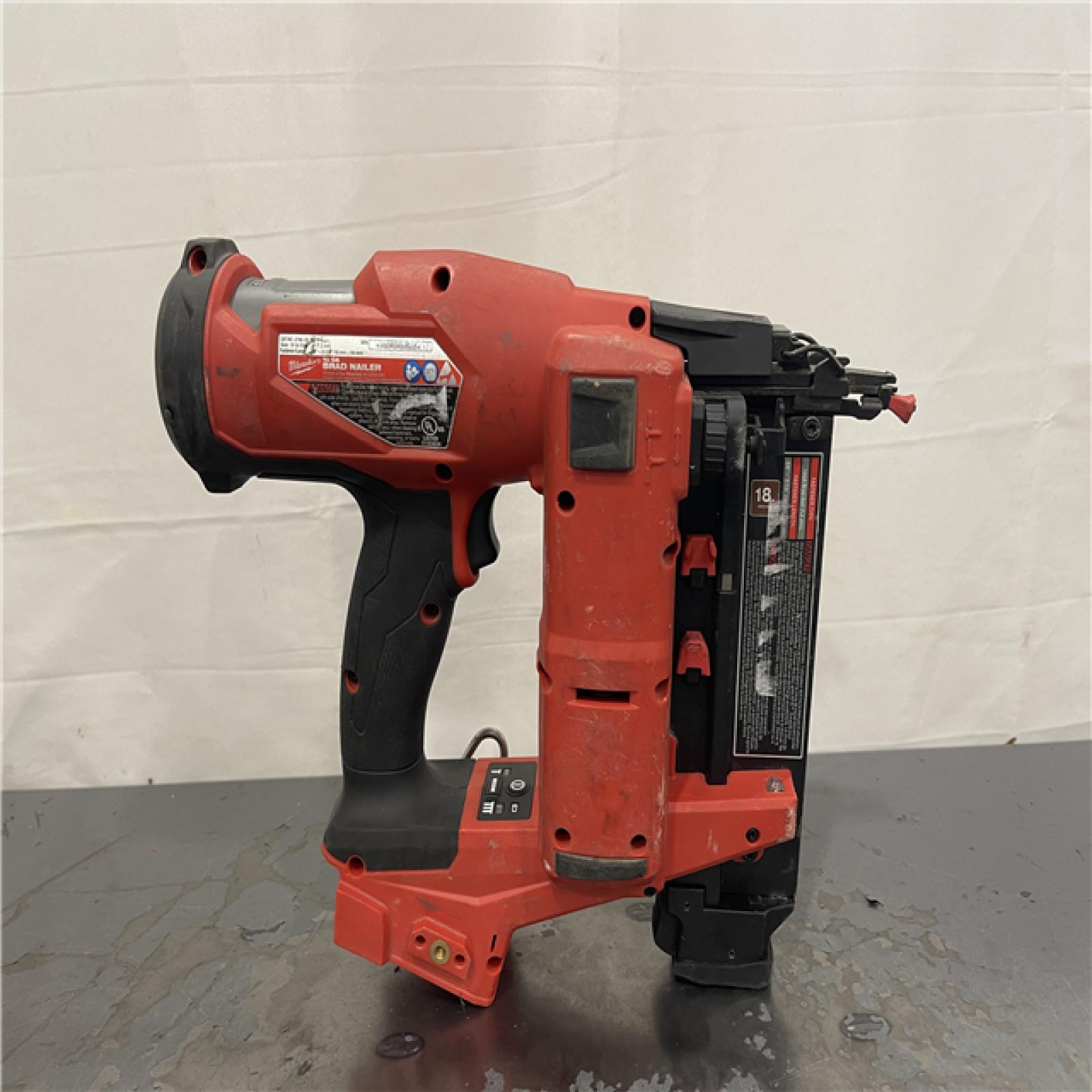 AS-IS- Milwaukee M18 Fuel 18V Brushless 18-Gauge Brad Nailer (Bare Tool)