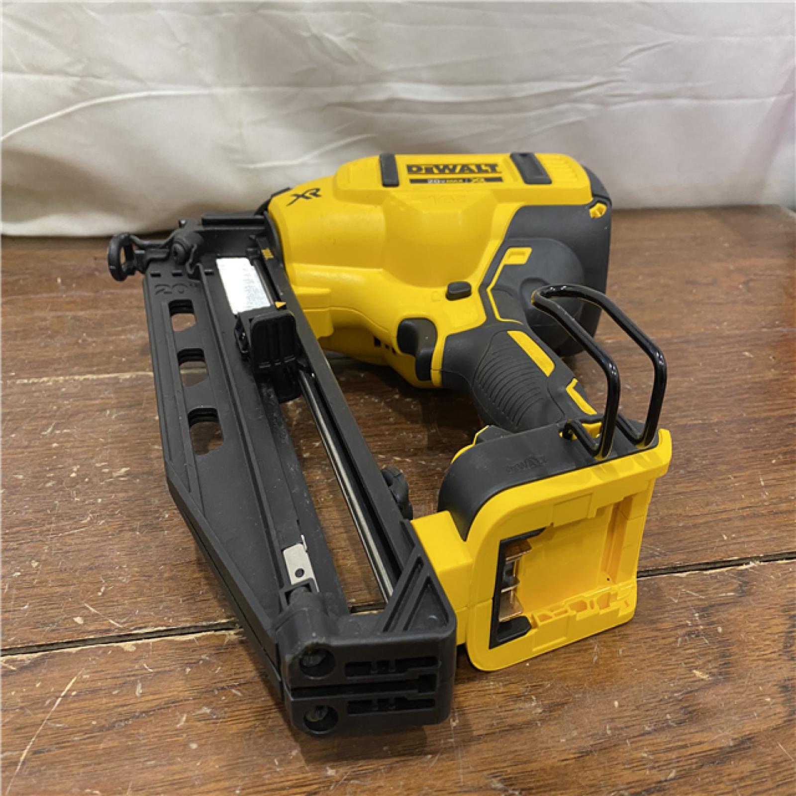 AS-IS DeWalt DCN660D1 20V 16 Gauge Cordless Angled Finish Nailer Kit W/ 2Ah Battery