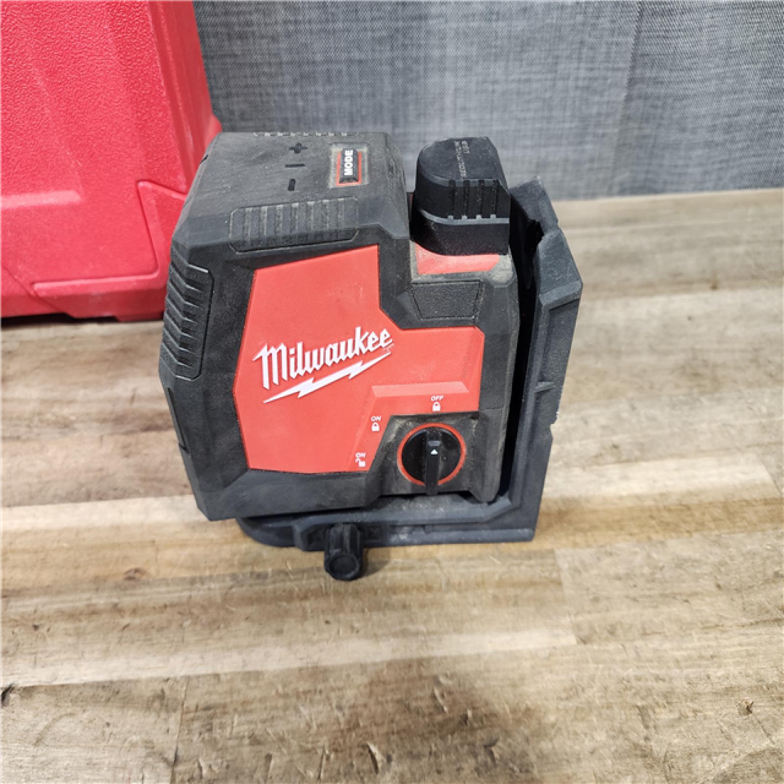 HOUSTON LOCATION - AS-IS Milwaukee 100 ft. REDLITHIUM Lithium-Ion USB Green Rechargeable Cross Line Laser Level with Charger