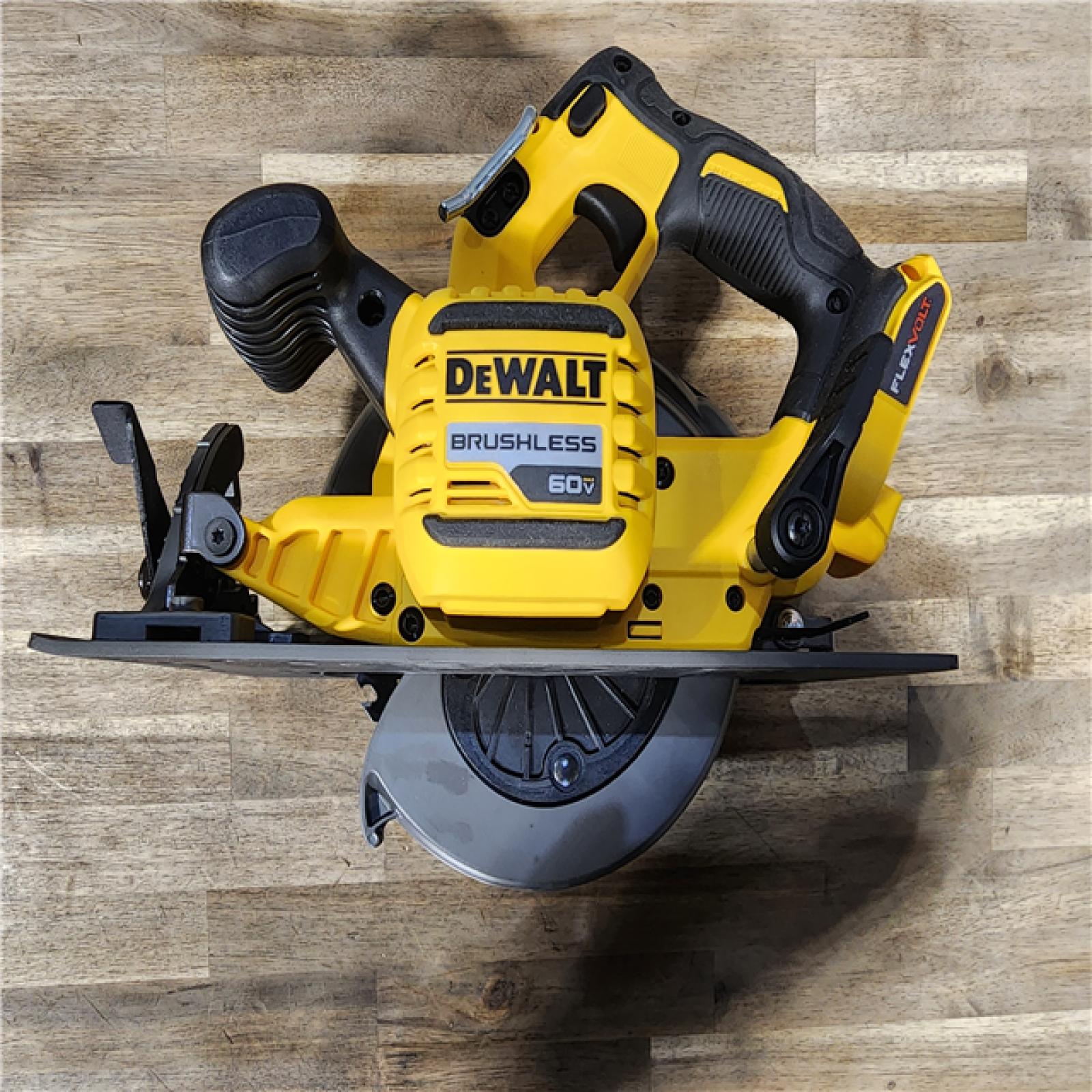 HOUSTON LOCATION - AS-IS DeWALT Flexvolt Max 7-1/4  60V Brushless Circular Saw DCS578B (TOOL ONLY)