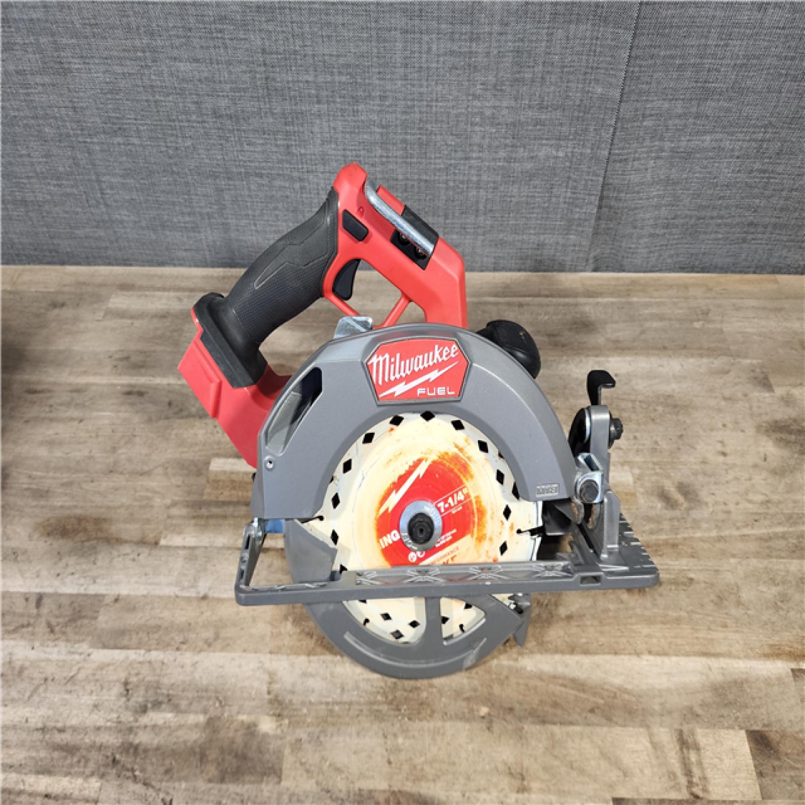 HOUSTON LOCATION - AS-IS Milwaukee M18 FUEL 7-1/4 Inch Circular Saw (Bare Tool)