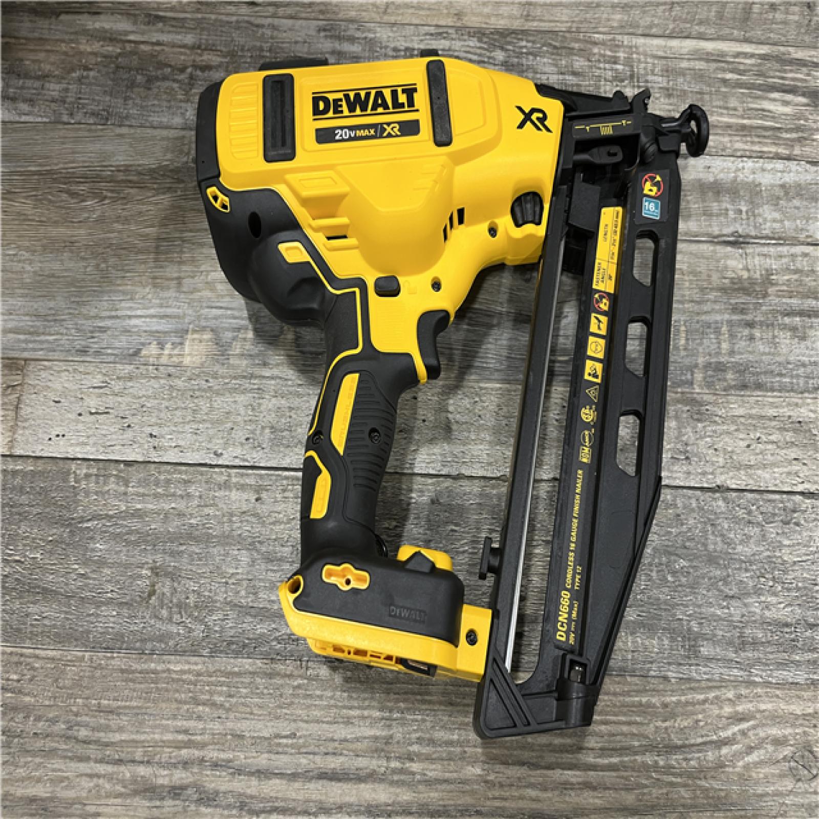 AS-IS DEWALT 20V MAX XR 16-Gauge Electric Cordless Angled Finishing Nailer Kit