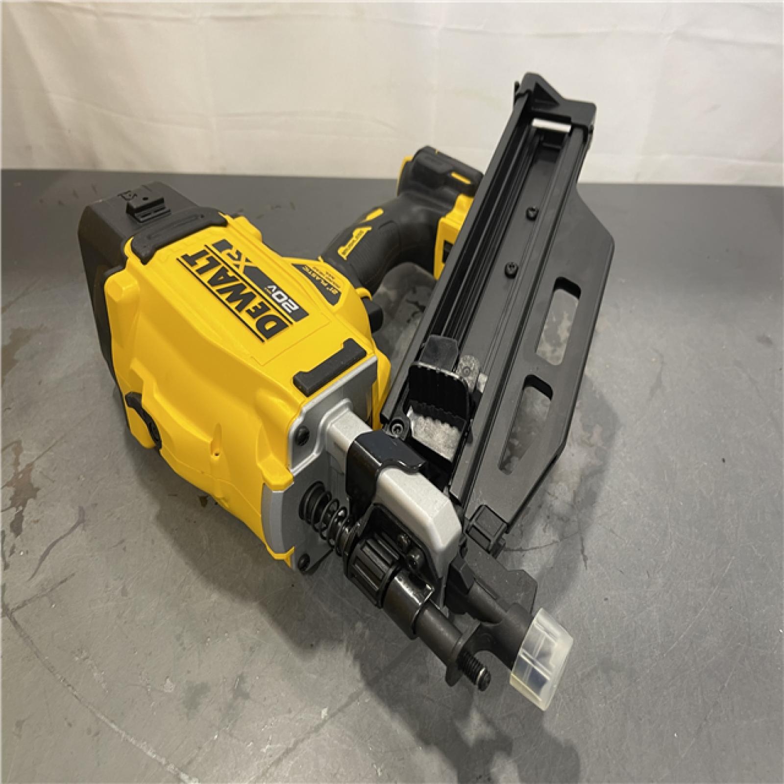 AS-IS - DEWALT 20-Volt 21° Cordless Framing Nailer