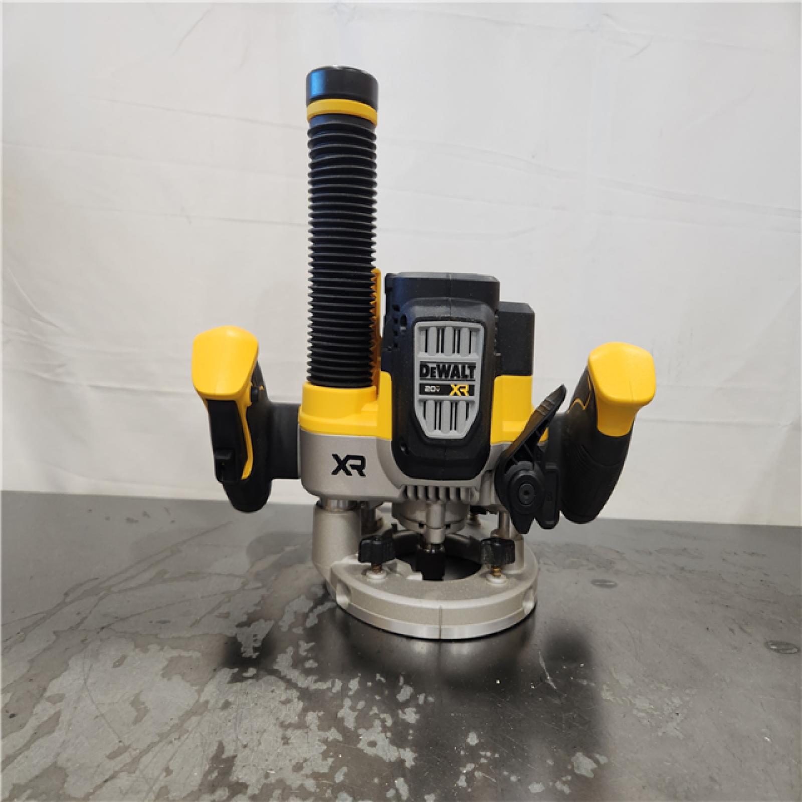 AS-IS- 20V MAX XR 2-1/4 Peak HP Brushless Cordless Plunge Router (Tool Only)