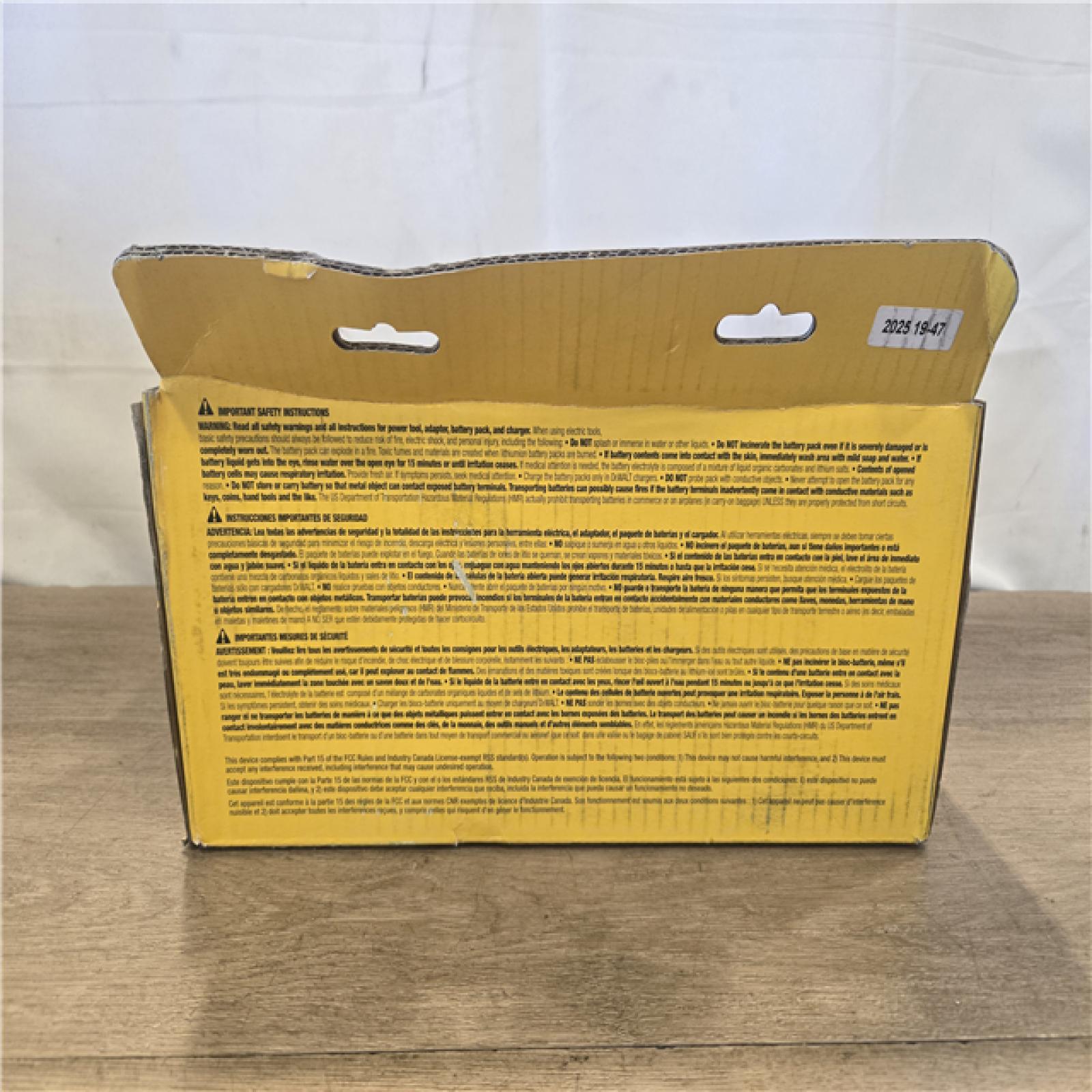 NEW!- DEWALT 20V MAX Lithium-Ion Starter Kit