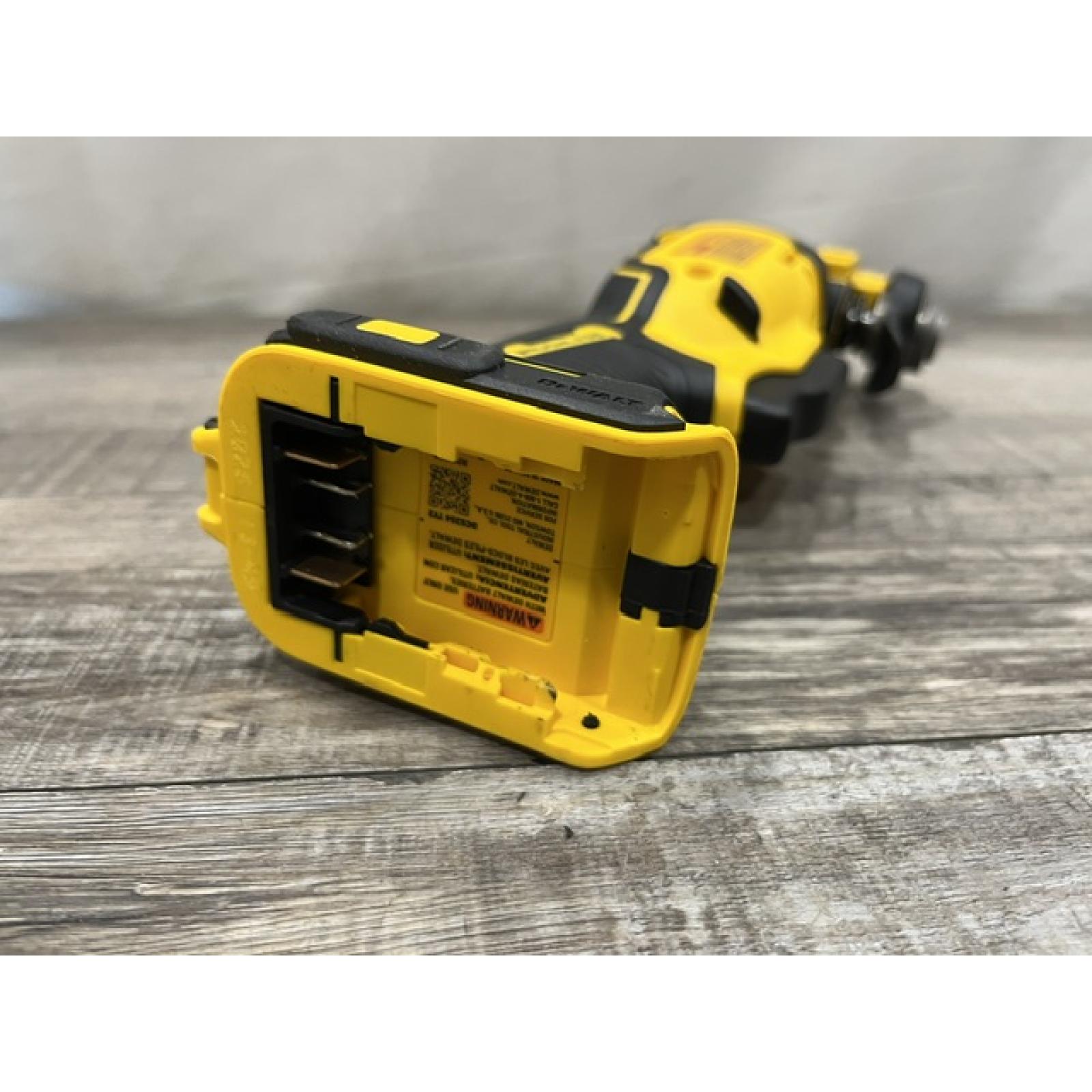AS-IS DEWALT ATOMIC 20V MAX Lithium-Ion Cordless Brushless Oscillating Tool Kit