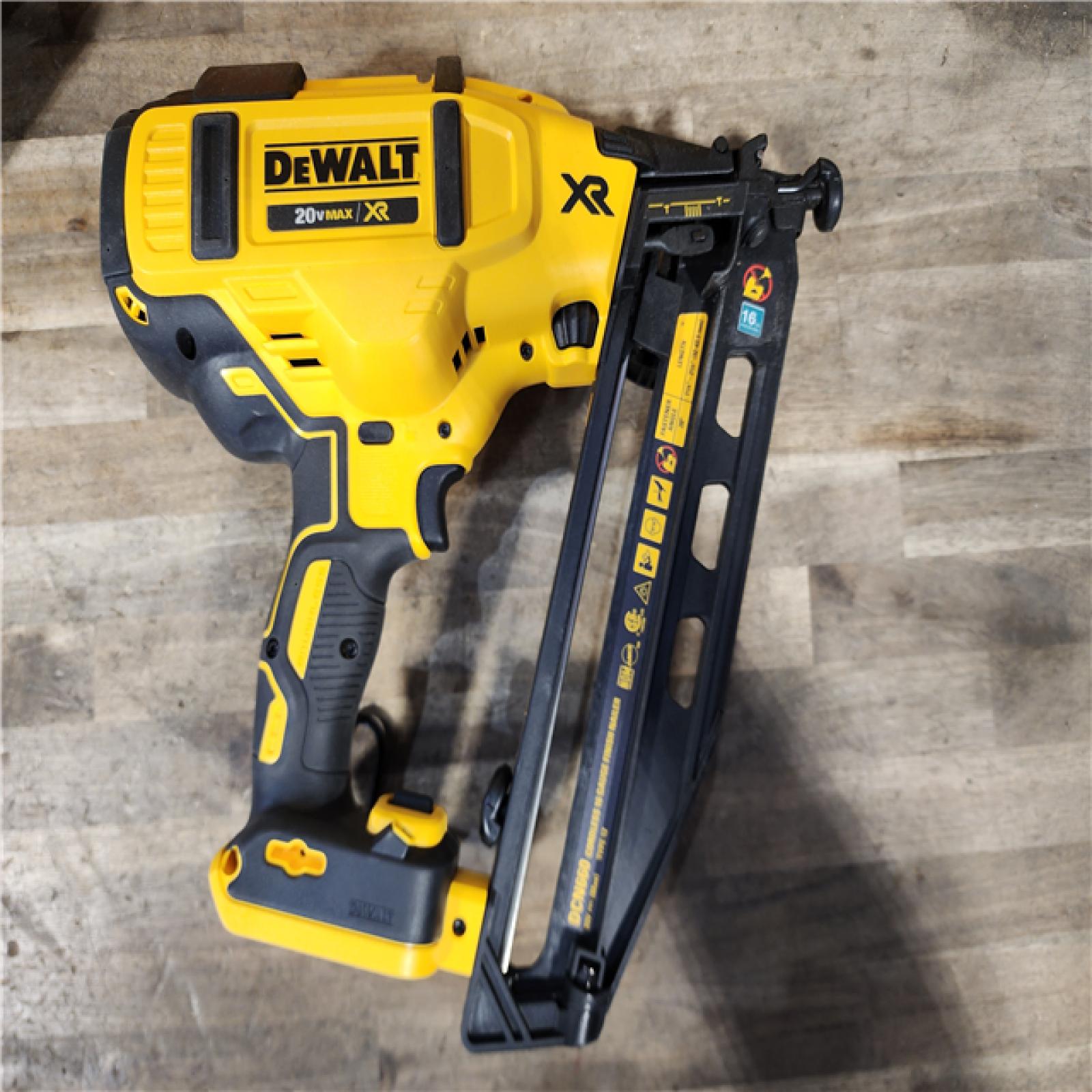 HOUSTON LOCATION - AS-IS DeWalt 20V 16 Gauge Cordless Angled Finish Nailer Kit W/ 2Ah Battery