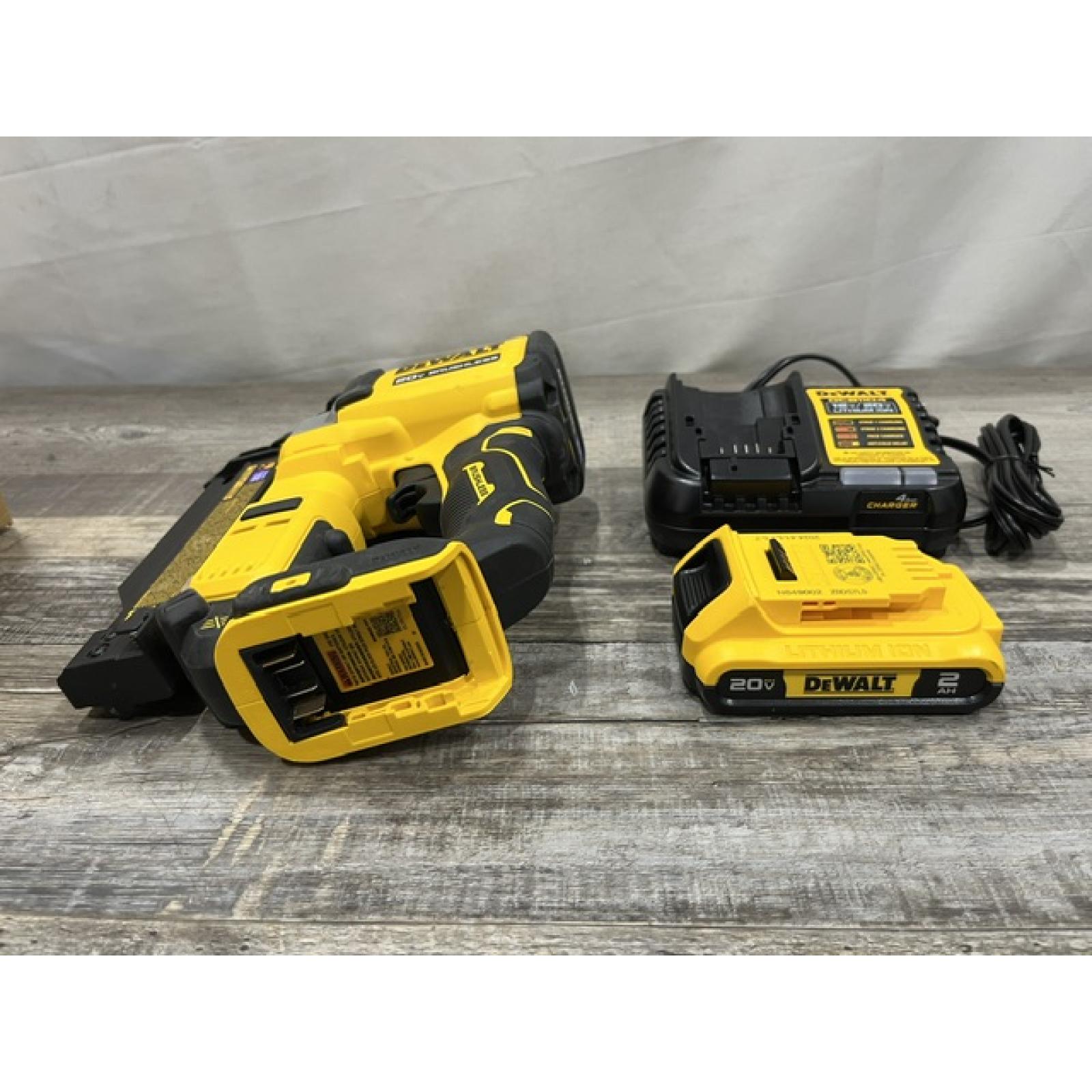 AS-IS DEWALT ATOMIC 20V MAX Lithium Ion Cordless 23 Gauge Pin Nailer Kit