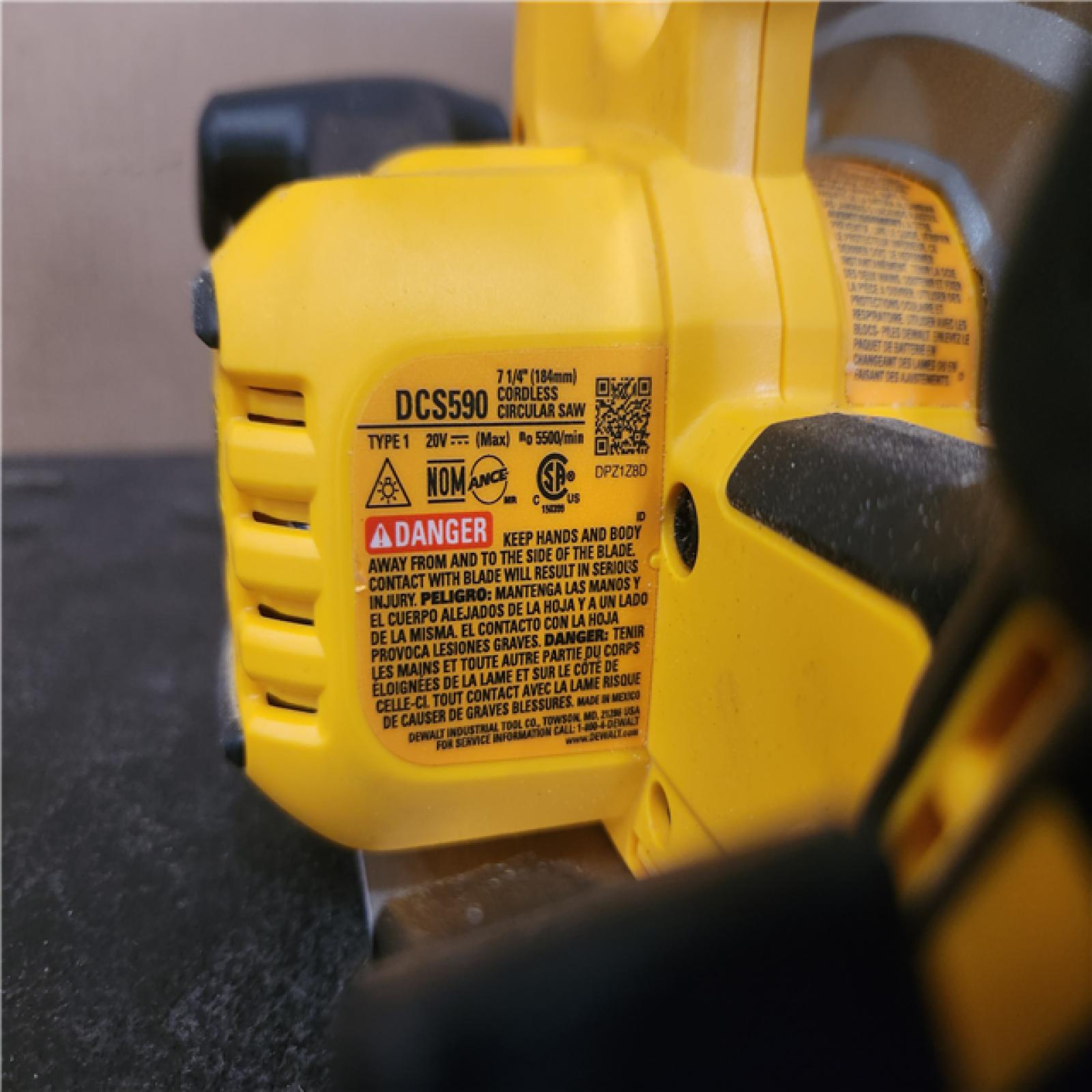 Phoenix LIKE NEW DEWALT 20-Volt MAX 7-1/4 in. Cordless Circular Saw (Tool Only)