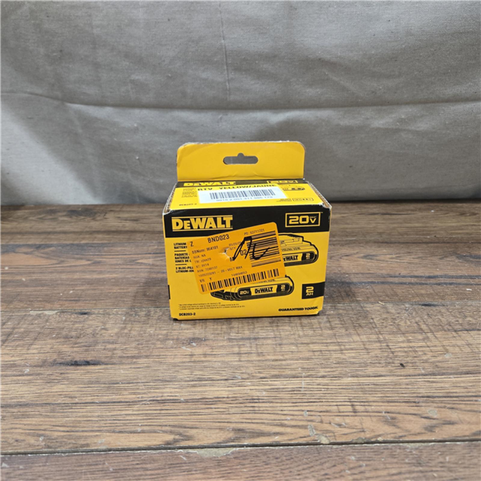 NEW! DEWALT 20V MAX Battery, Compact 2.0Ah (DCB203)