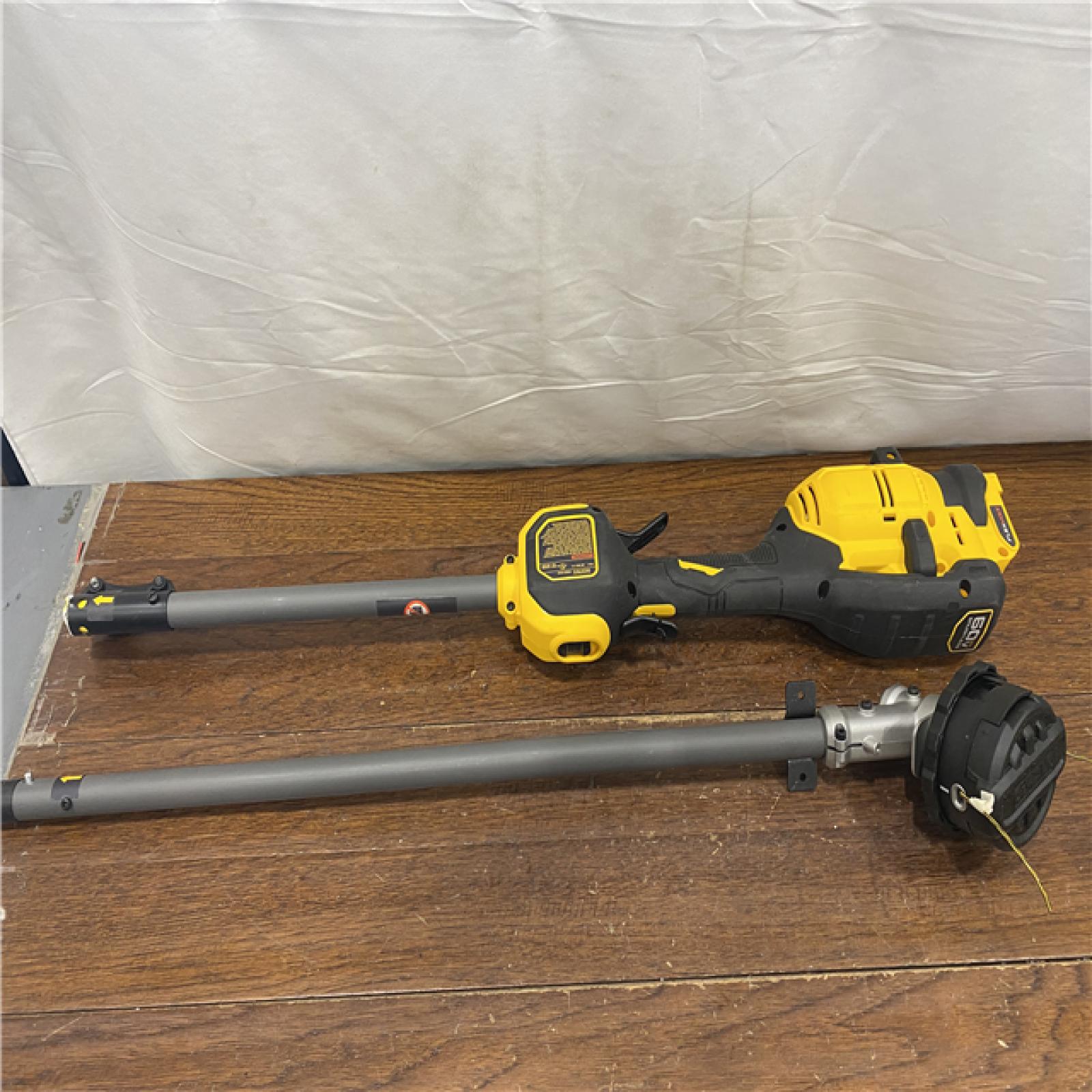 AS-IS DEWALT FLEXVOLT 60V MAX 17 in. Cordless Battery Powered Attachment Capable Trimmer Kit with (1) FLEXVOLT 3 Ah Battery & Charger