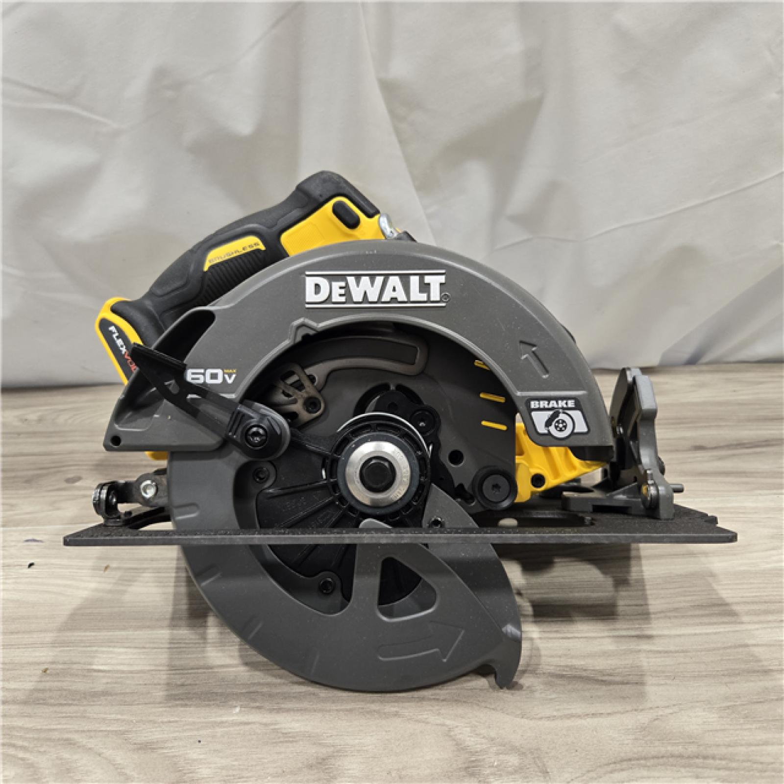 AS-IS DeWALT Flexvolt Max 7-1/4 60V Circular Saw (Tool Only)