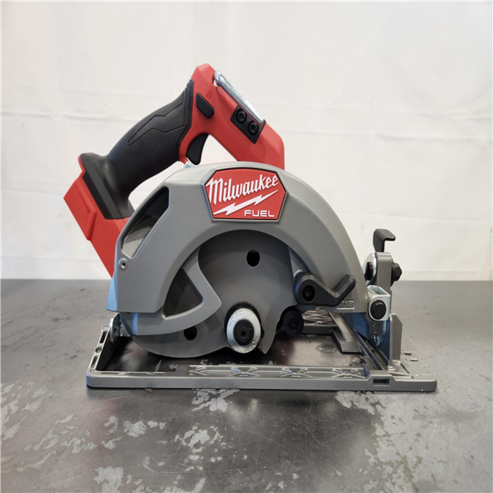 AS-IS- Milwaukee Tools M18 FUEL 7-1/4 Circular Saw (Tool Only)