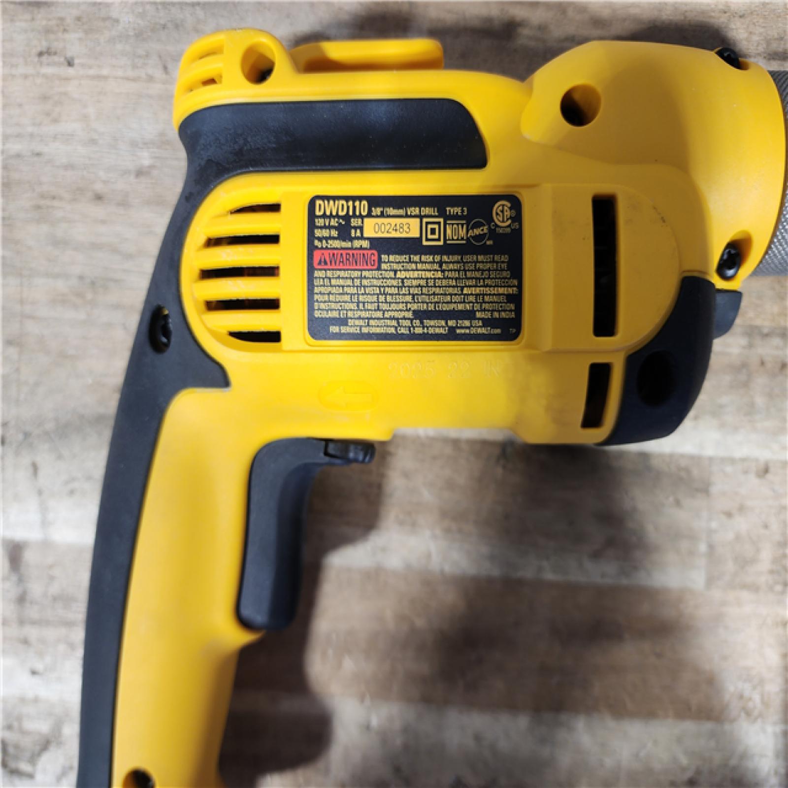 HOUSTON LOCATION - AS - IS Dewalt  8A  3/8 In Keyless Chuck Drill W/ Cord
