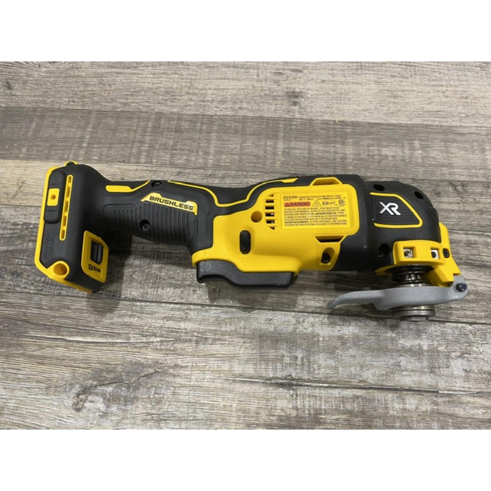 AS-IS DEWALT 20V MAX XR Cordless Brushless 3-Speed Oscillating Multi Tool Kit
