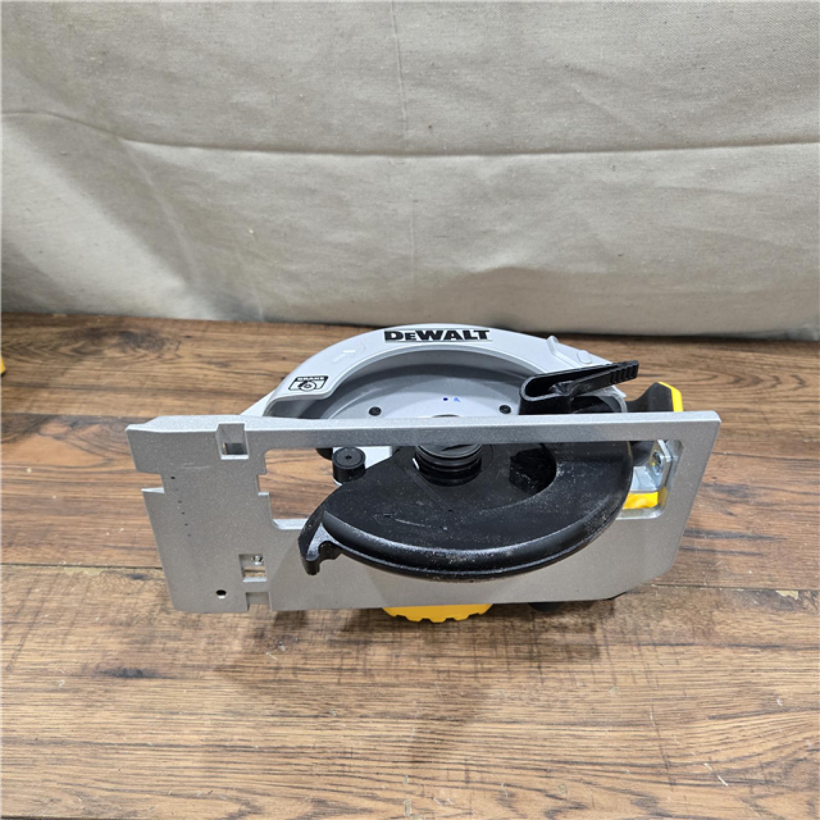 AS-IS DeWALT DCS565B 20V Max Brushless 6.5   Cordless Circular Saw (TOOL ONLY)