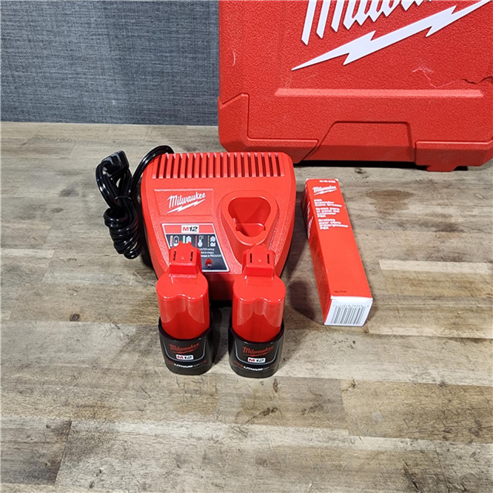 HOUSTON LOCATION - AS-IS Milwaukee M12 12V Lithium-Ion Cordless PEX Expansion Tool Kit with (2) 1.5 Ah Batteries  (3) Expansion Heads and Hard Case