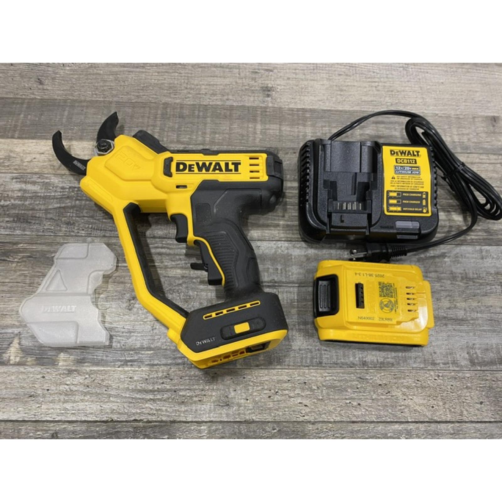 AS-IS DEWALT 20V MAX Cordless Battery Powered Pruner Kit