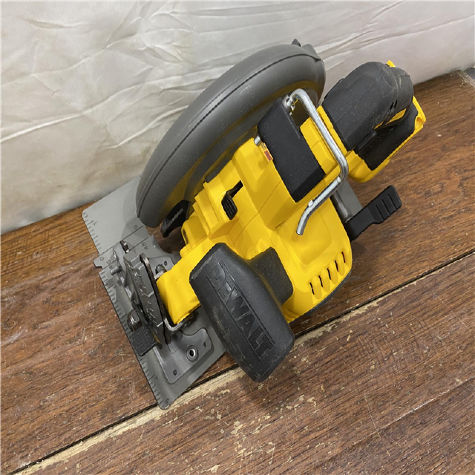 AS-IS DeWALT Flexvolt Max 7-1/4  60V Brushless Circular Saw DCS578B