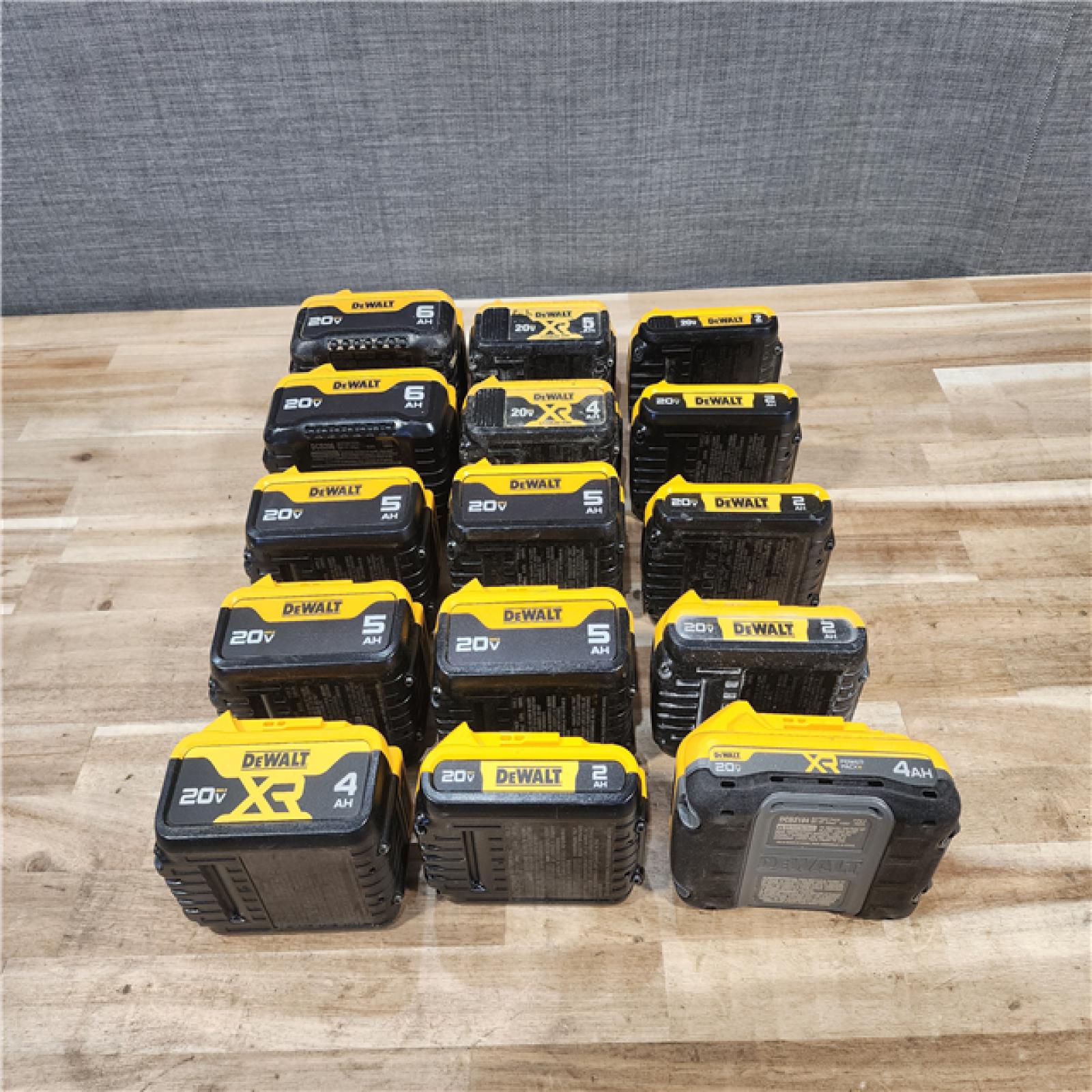 HOUSTON LOCATION - AS-IS DEWALT BATTERY PACK QTY - 15