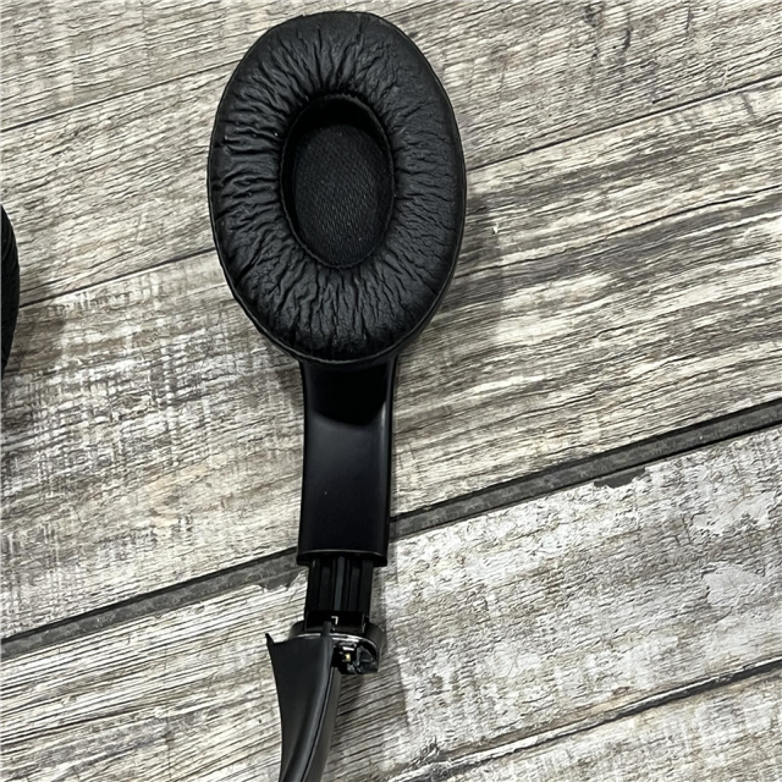 AS-IS Beats Solo3 Wireless On-Ear Headphones-BLACK MATTE