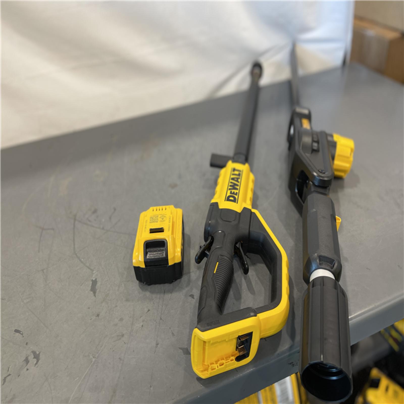 AS-IS - DEWALT 20V MAX 22 in. Cordless Battery Powered Pole Hedge Trimmer Kit
