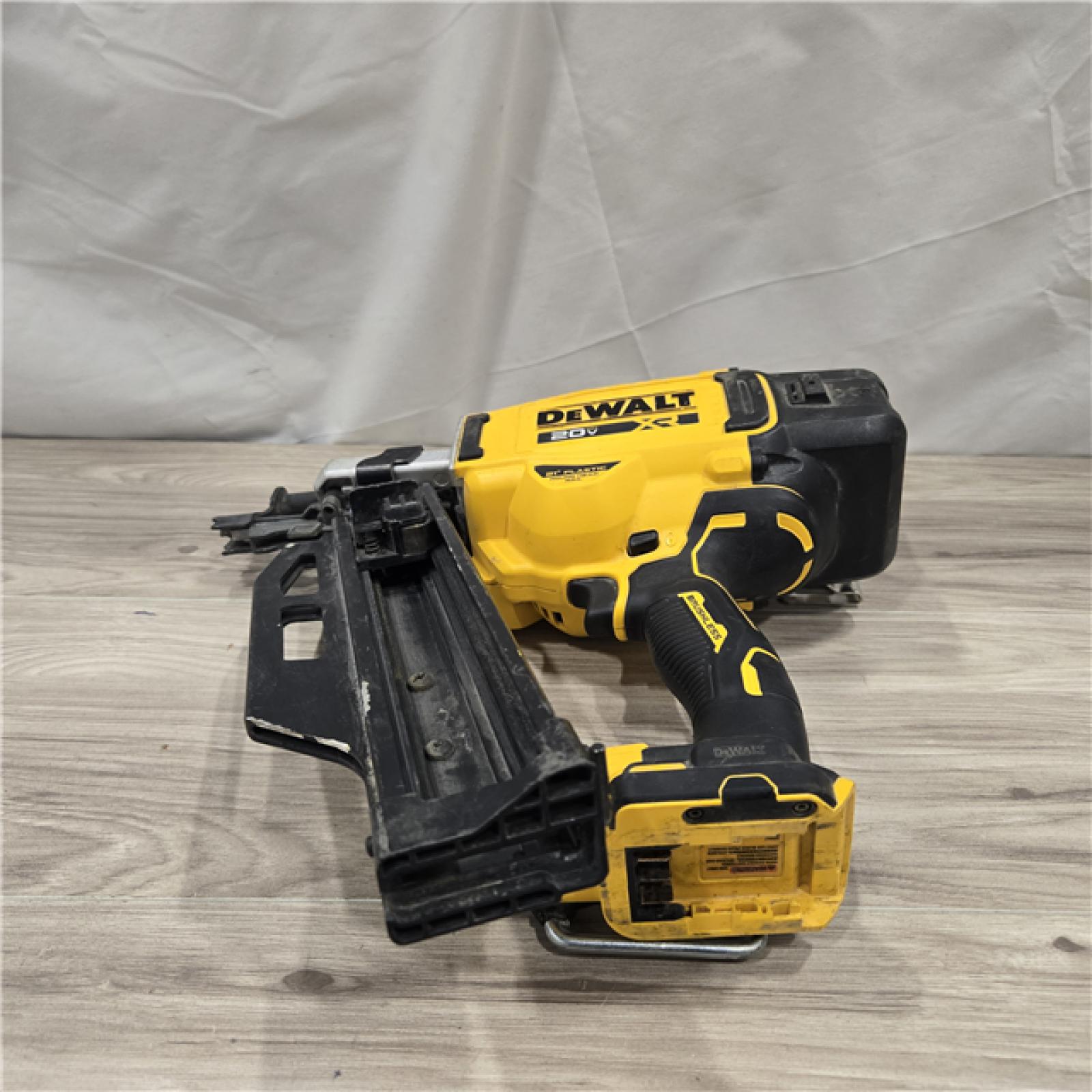 AS-IS DEWALT 20-Volt 21° Cordless Framing Nailer (Tool-Only)
