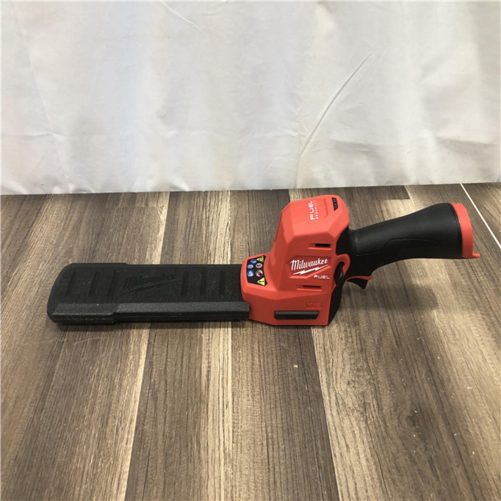 AS-IS Milwaukee  FUEL 8 in. 12V Lithium-Ion Brushless Cordless Hedge Trimmer Kit