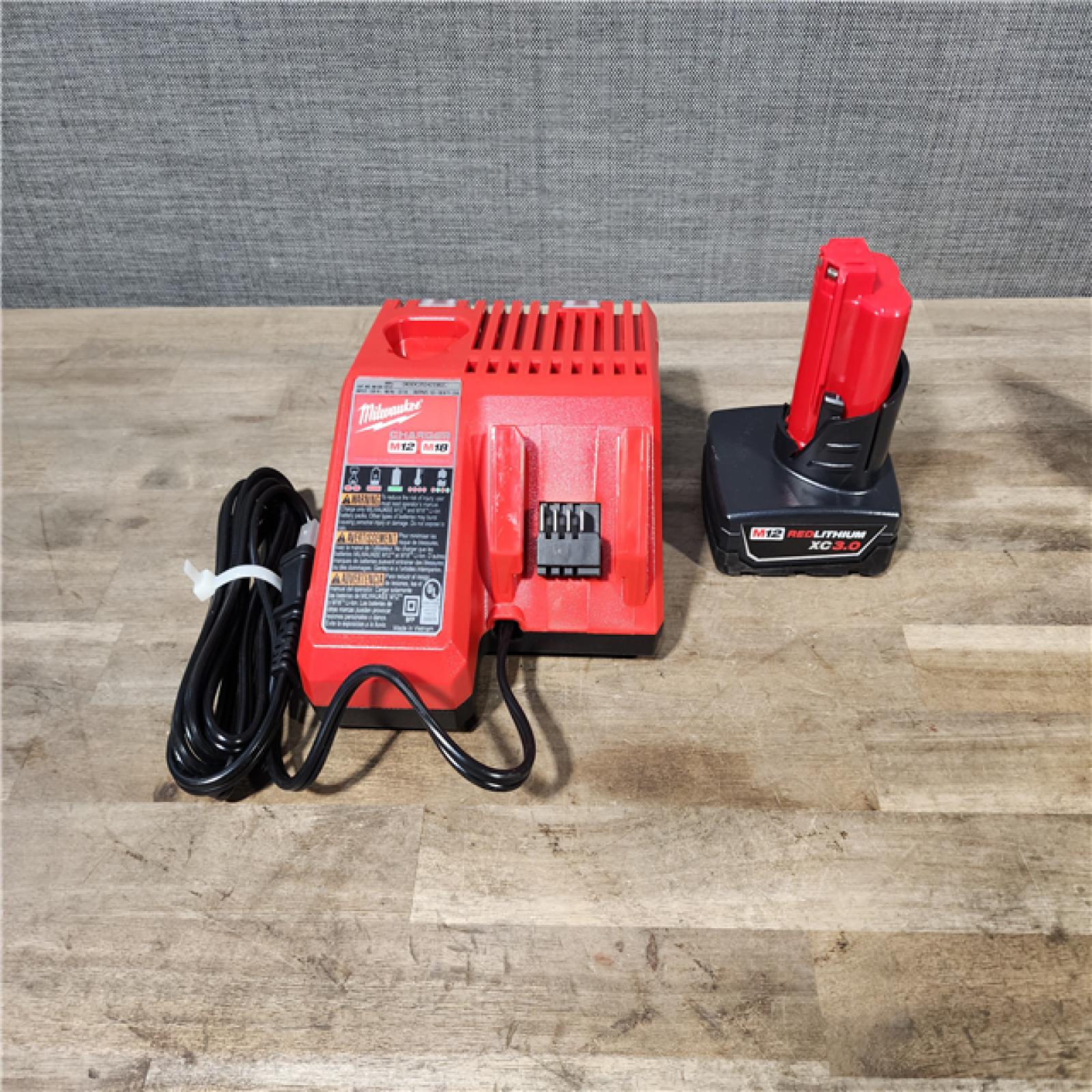 HOUSTON LOCATION - AS-IS Milwaukee-3632-21 M12 Green Beam Laser 360° 3-Plane Kit