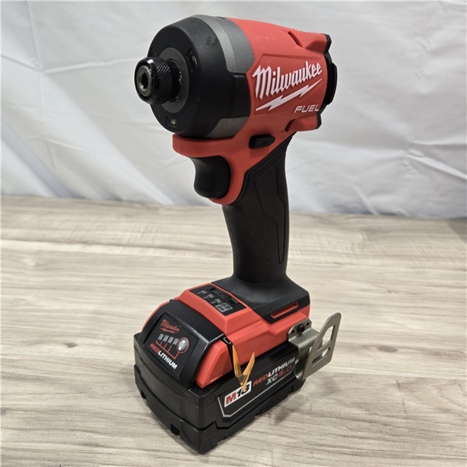 LIKE NEW! - Milwaukee 2953-22 M18 FUEL 1/4 Hex Impact Driver Kit