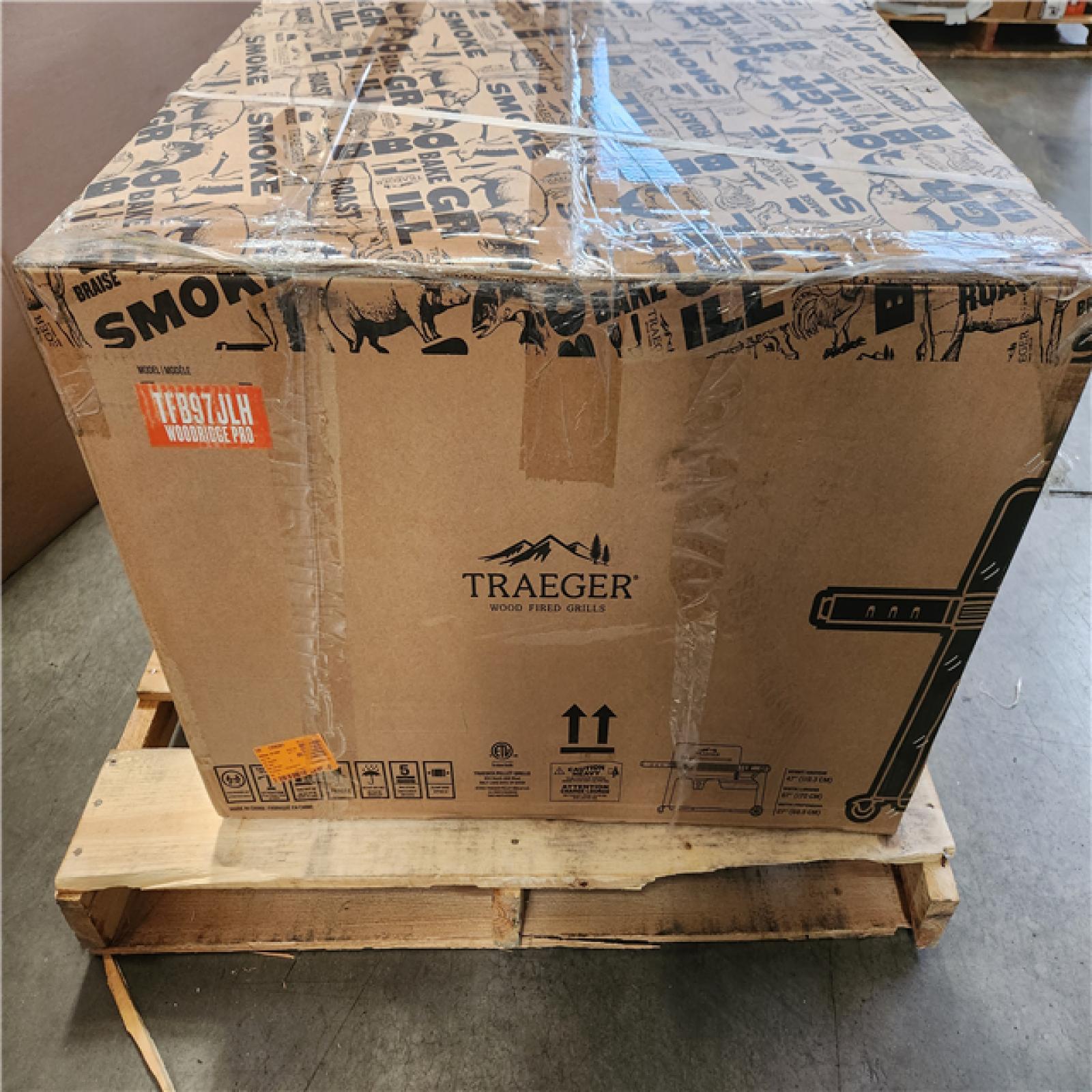 Phoenix NEW Traeger Woodridge Pro Wi-Fi Pellet Grill and Smoker in Black
