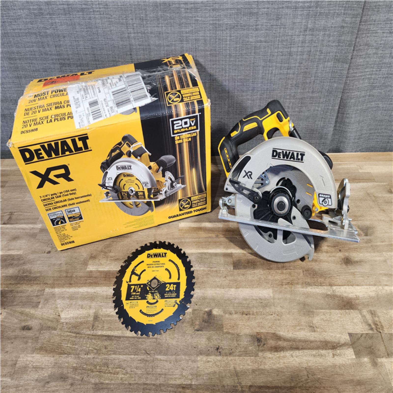 HOUSTON LOCATION - AS-IS (APPEARS LIKE NEW) DEWALT 20-Volt MAX 7-1/4 in. Cordless Circular Saw (Tool Only)