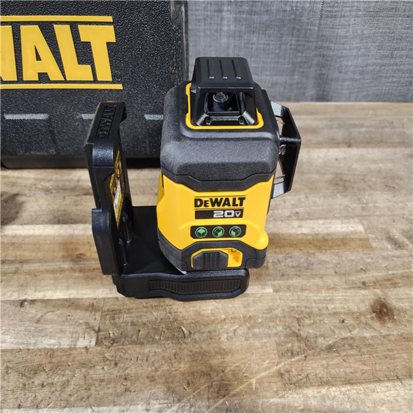 HOUSTON LOCATION - AS-IS DEWALT 20V MAX Laser Level Kit  Cross Line Laser  3x360  Green (TOOL ONLY)