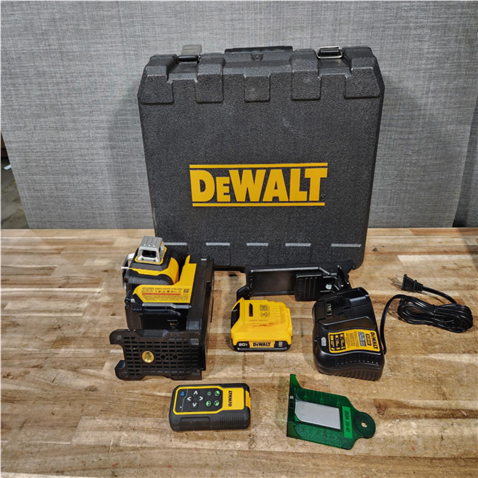 Houston Location AS-IS DeWALT DW0839CG 100-Foot Green Beam Laser Level and Distance Measurer Kit