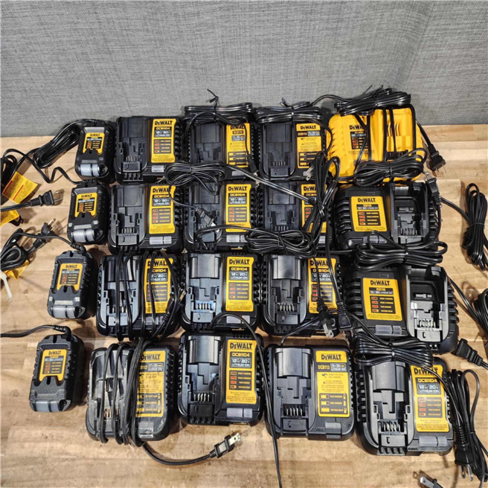 HOUSTON LOCATION - AS-IS DEWALT BATTERY CHARGER PACK QTY - 20