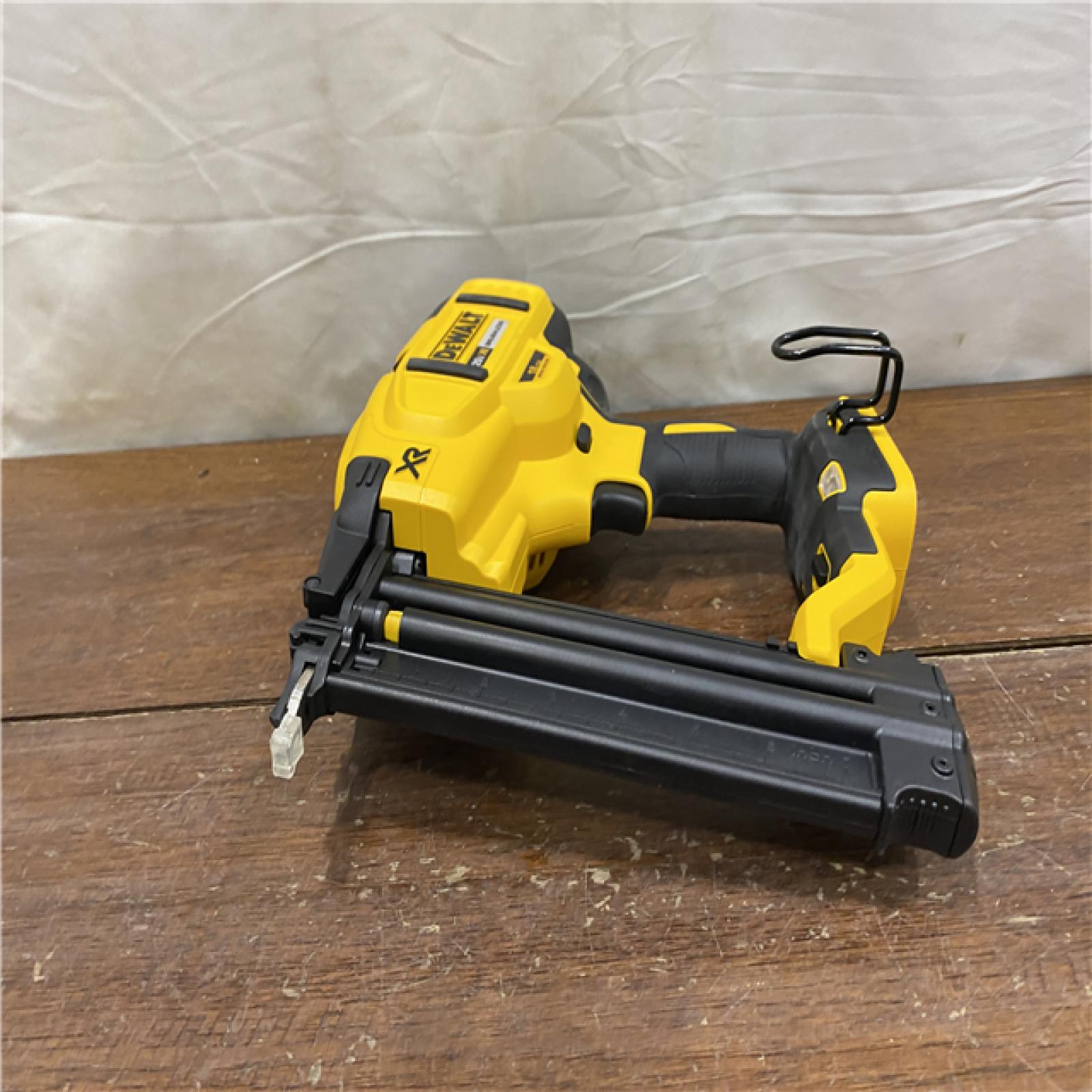 AS-IS DEWALT 20V MAX XR 18 Gauge Brad Nailer Kit