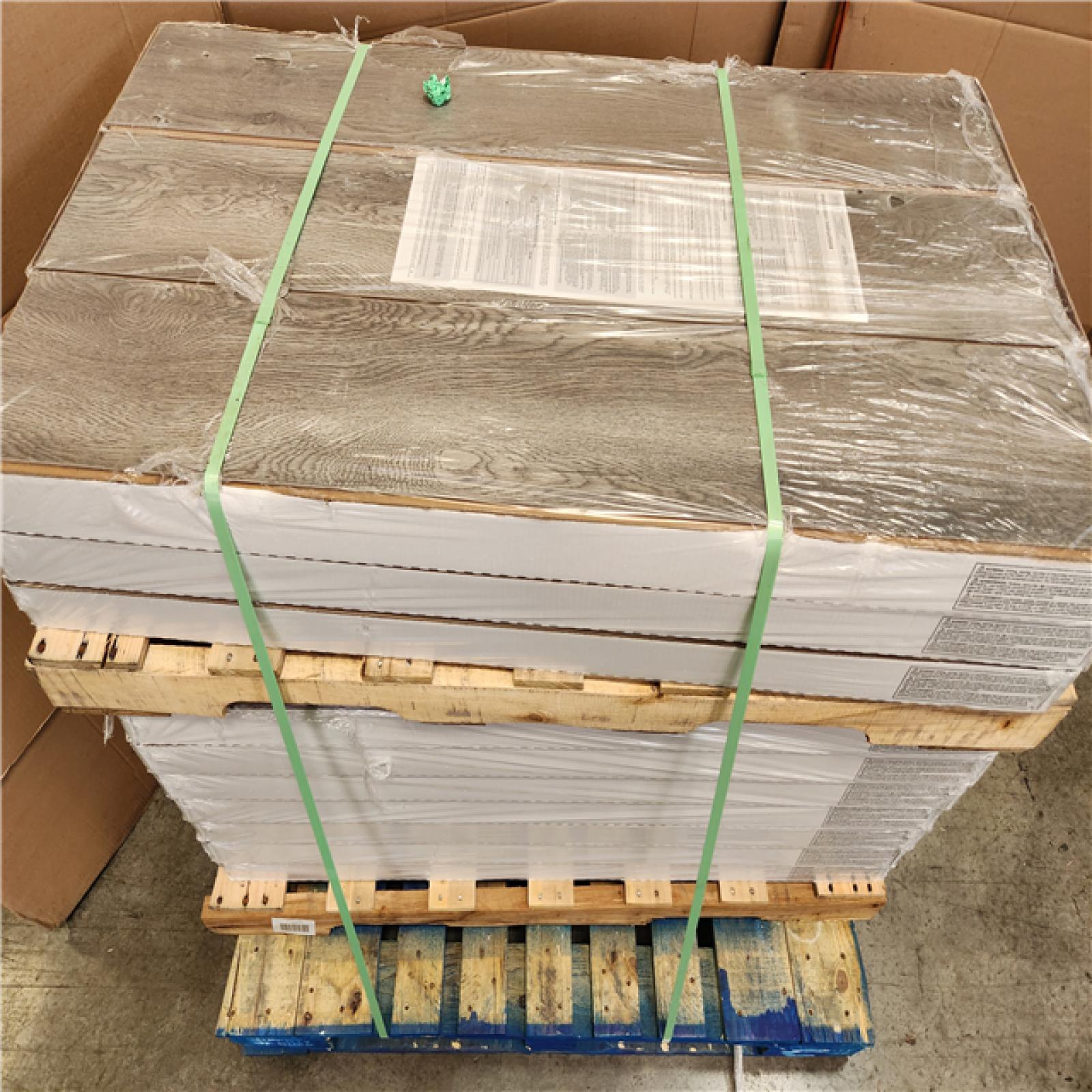Phoenix Location NEW Home Decorators Collection Brookstone Oak 12 mm T x 8 in. W Waterproof Laminate Wood Flooring(478 sq. ft./30 Case)