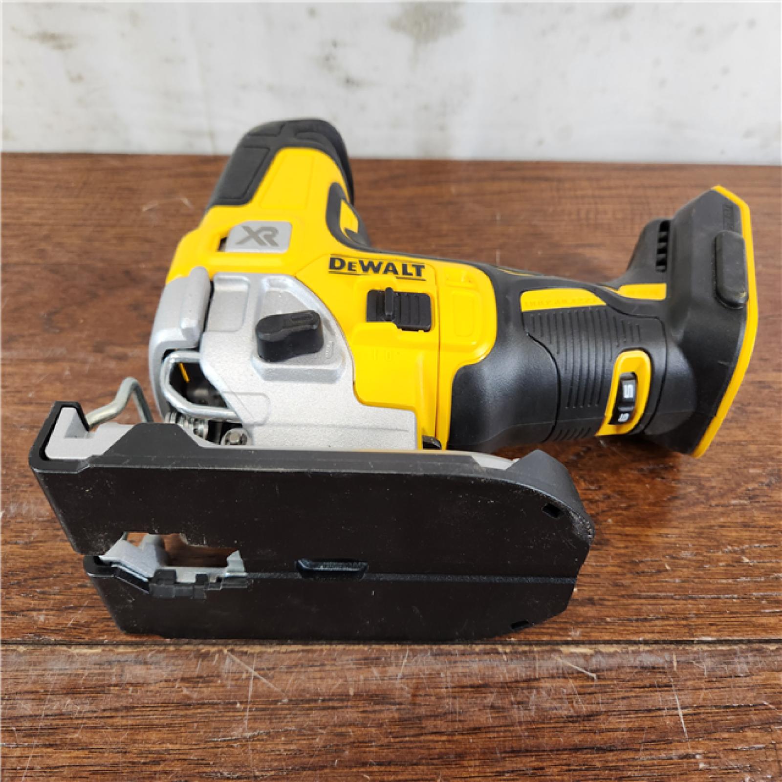 AS-IS DEWALT 20V MAX XR Cordless Barrel Grip Jigsaw (Tool Only)