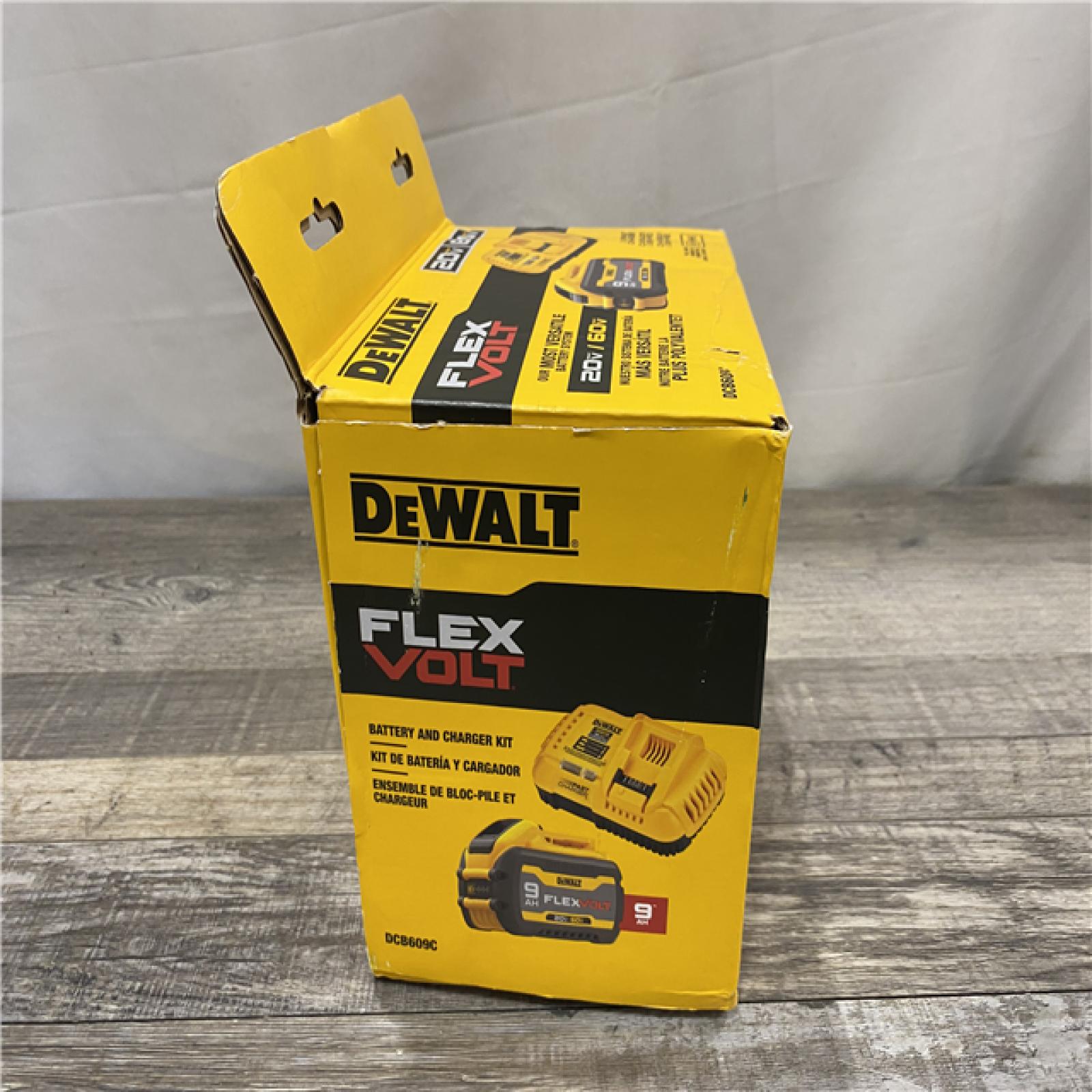 NEW - DEWALT 20V/60V MAX FLEXVOLT Lithium-Ion 9.0Ah Battery and Charger Starter Kit